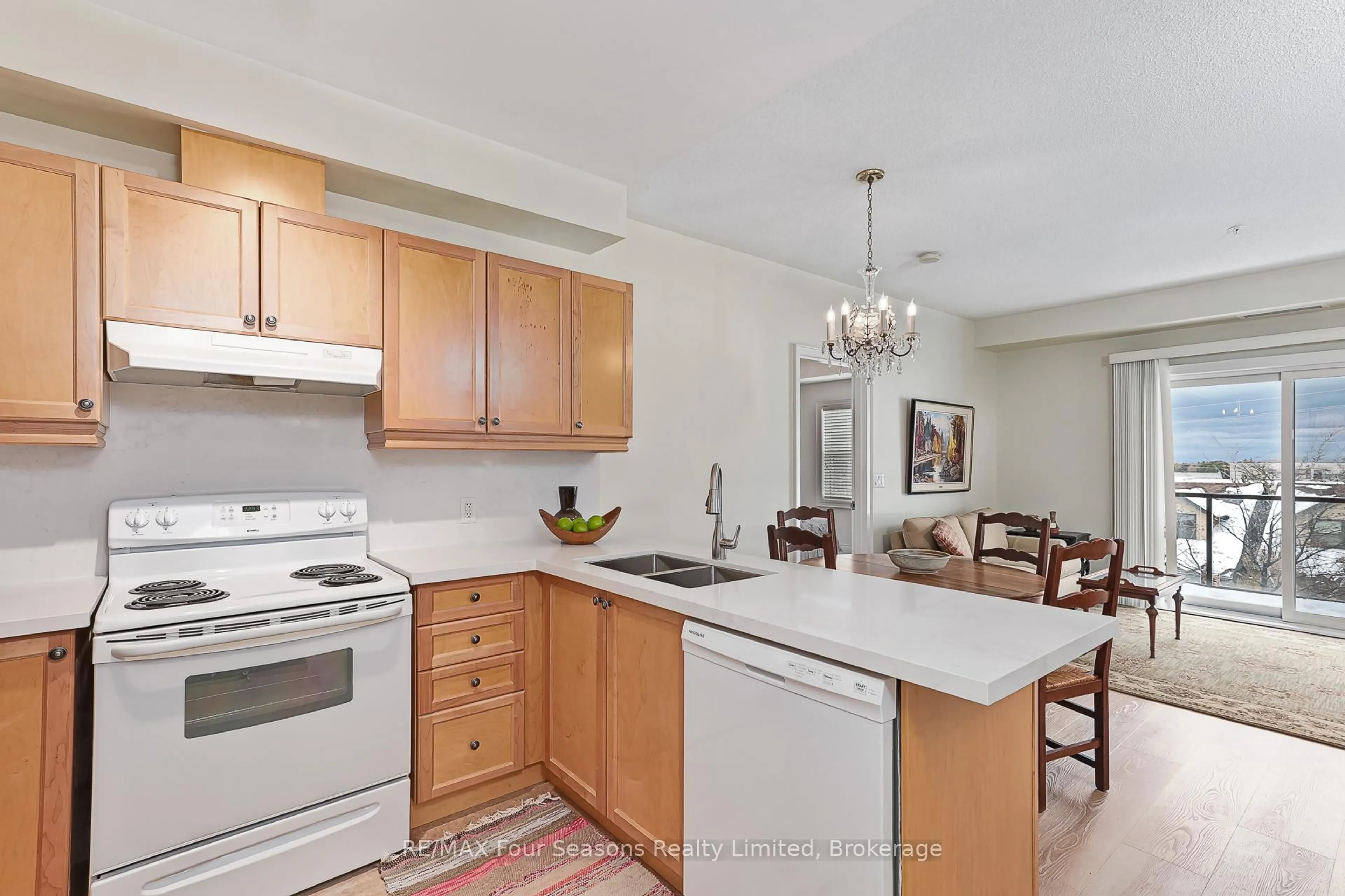 Open concept kitchen, unknown for 91 RAGLAN St #310, Collingwood Ontario L9Y 0B2