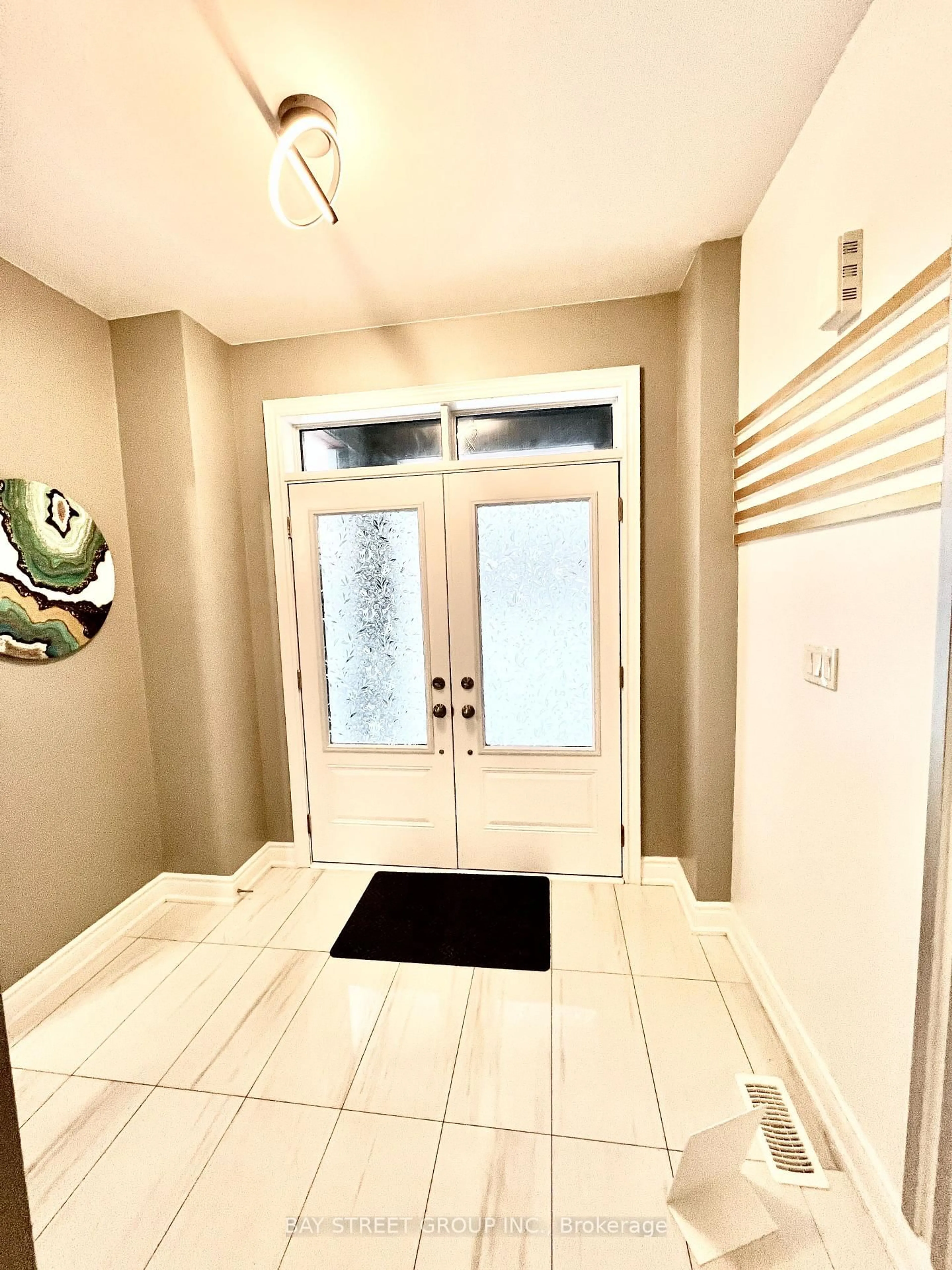 Indoor entryway for 4 Middleton Dr, Wasaga Beach Ontario L9Z 0K9