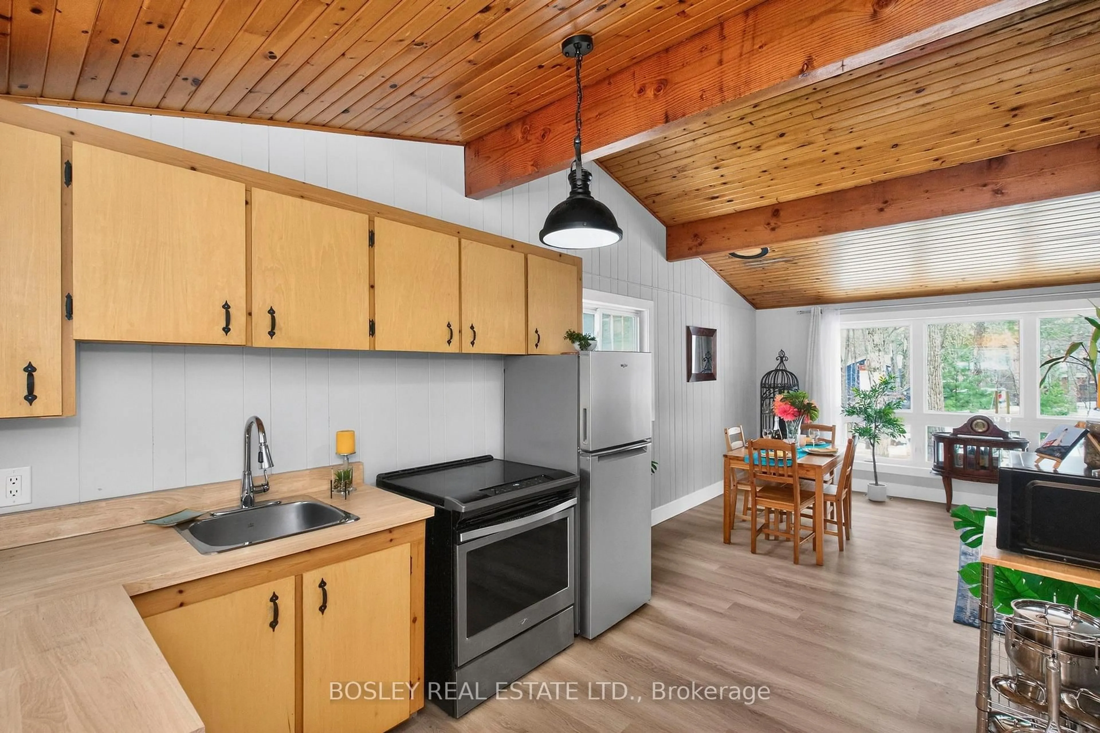 Open concept kitchen, unknown for 1204 Tiny Beaches Rd, Tiny Ontario L9M 0H7