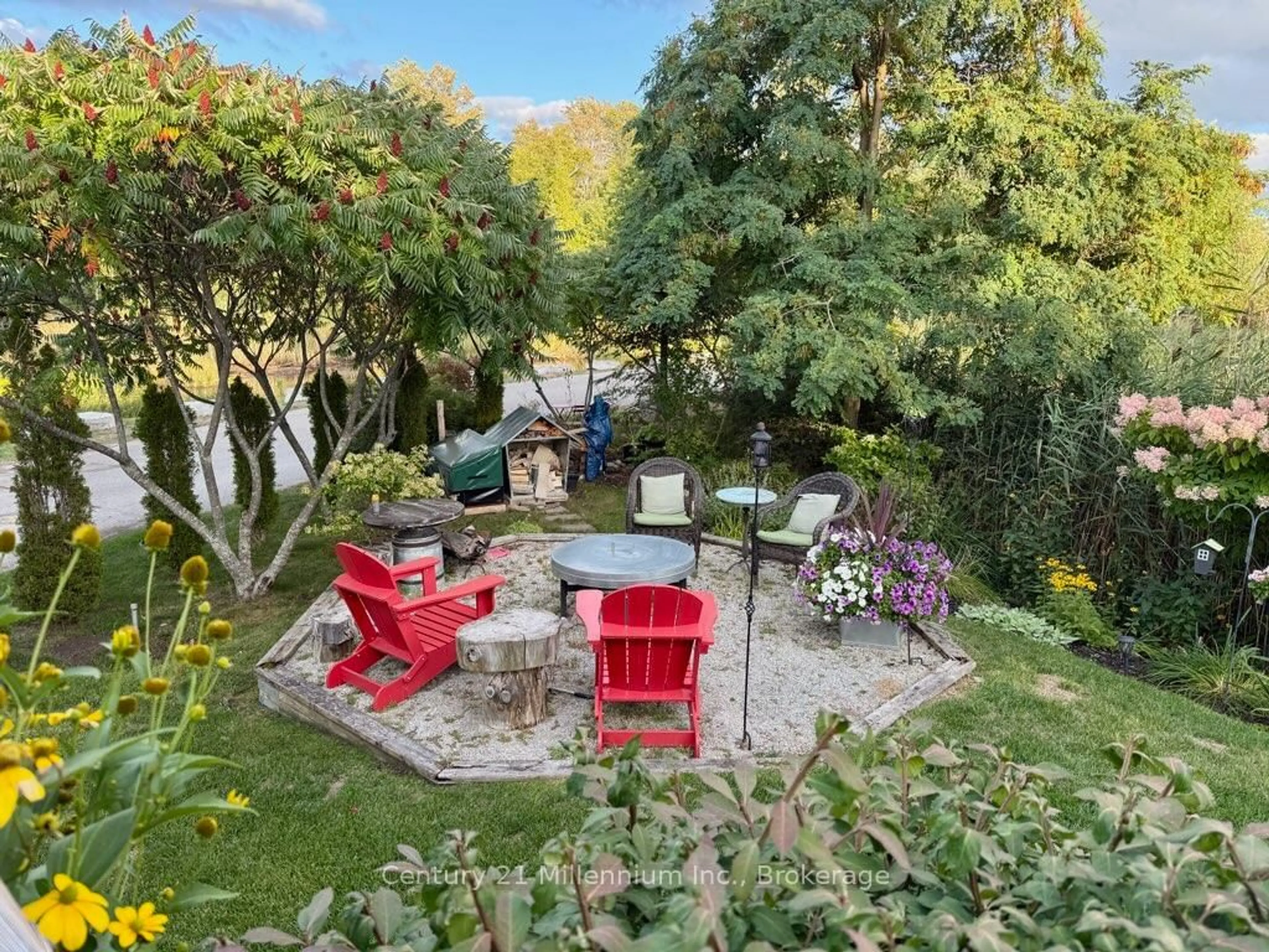 Patio, unknown for 19 White Pines Tr, Wasaga Beach Ontario L9Z 1X7