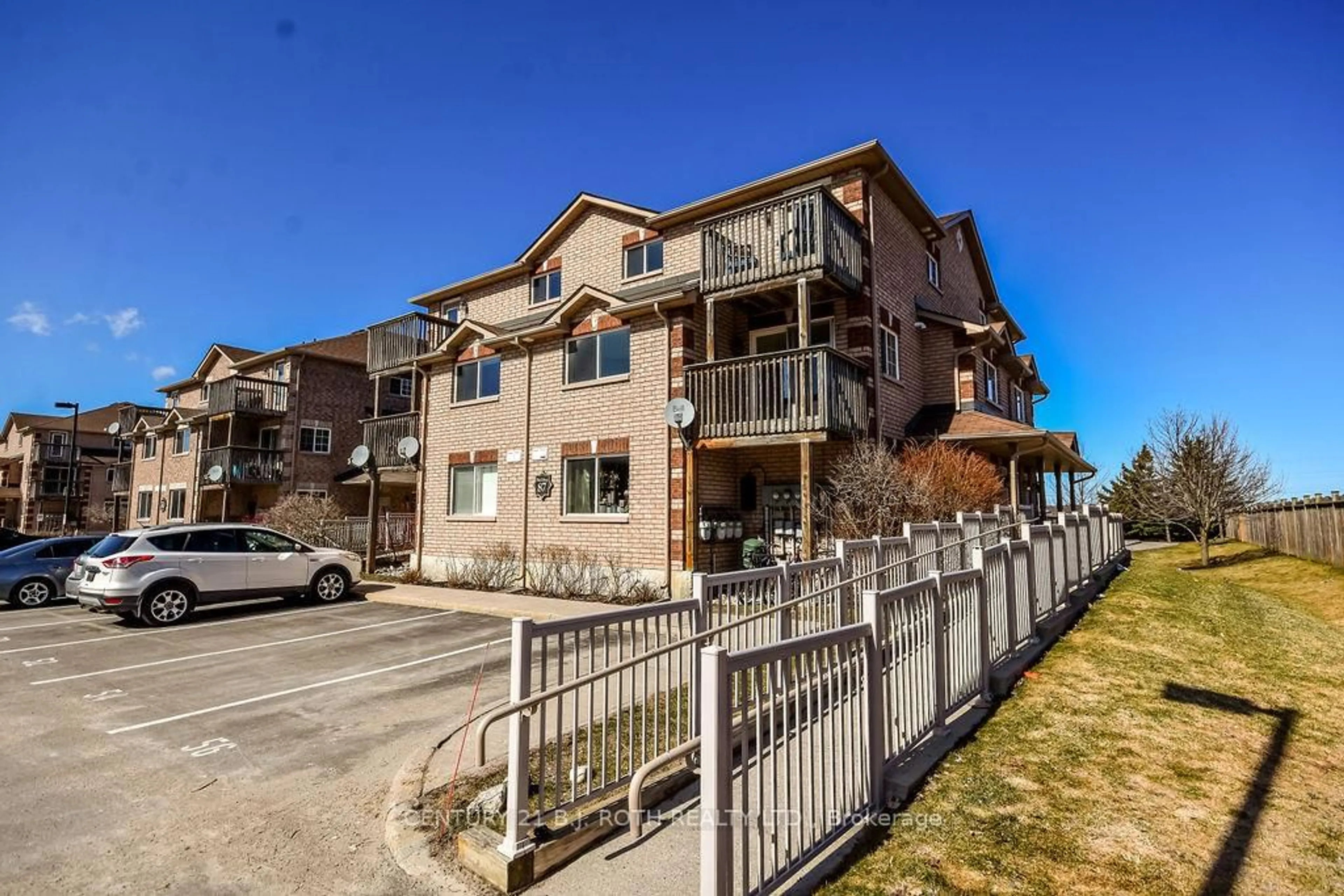 A pic from outside/outdoor area/front of a property/back of a property/a pic from drone, street for 87 Goodwin Dr #2, Barrie Ontario L4N 6K4