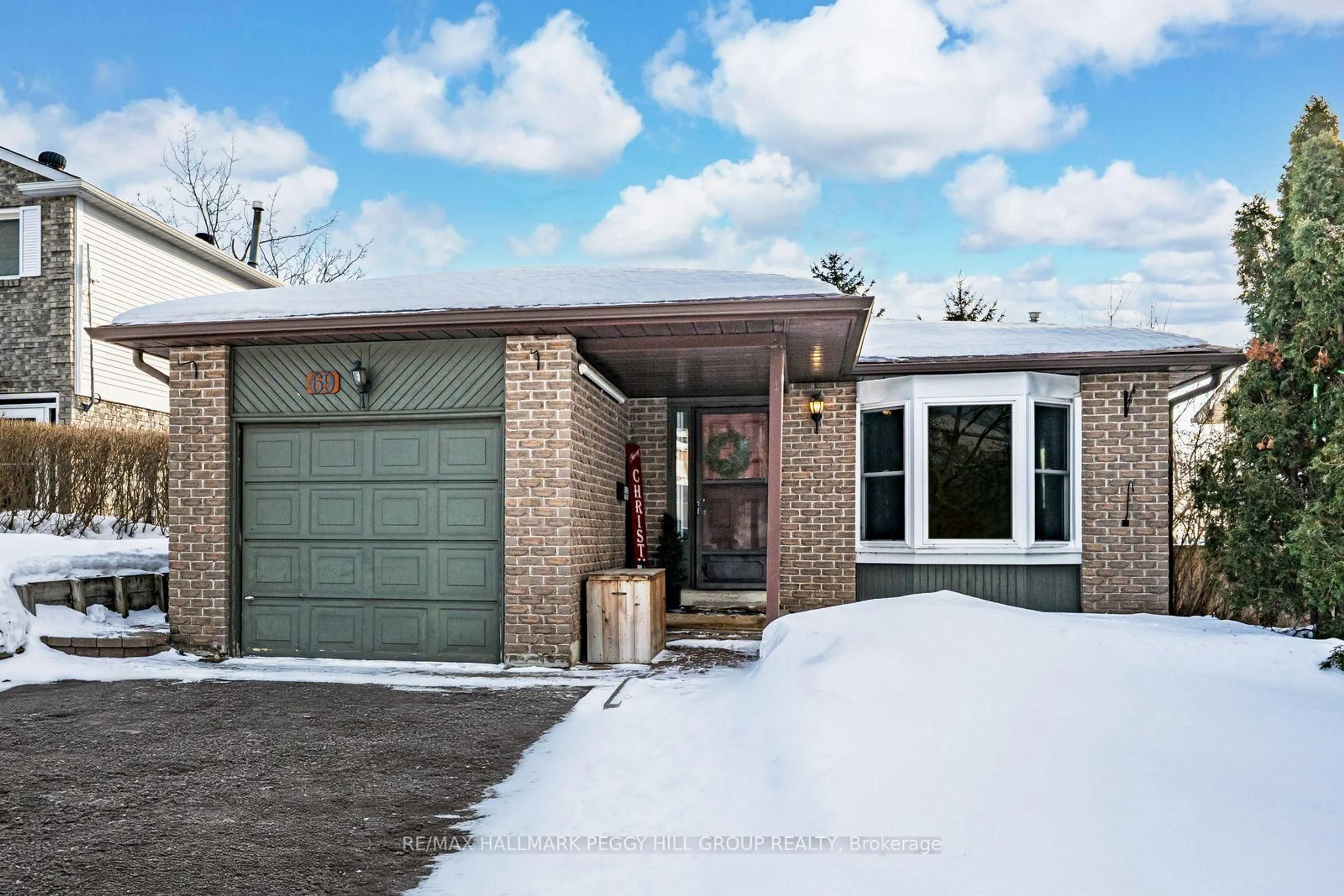 Home with brick exterior material, street for 69 Fox Ru, Barrie Ontario L4N 5L6