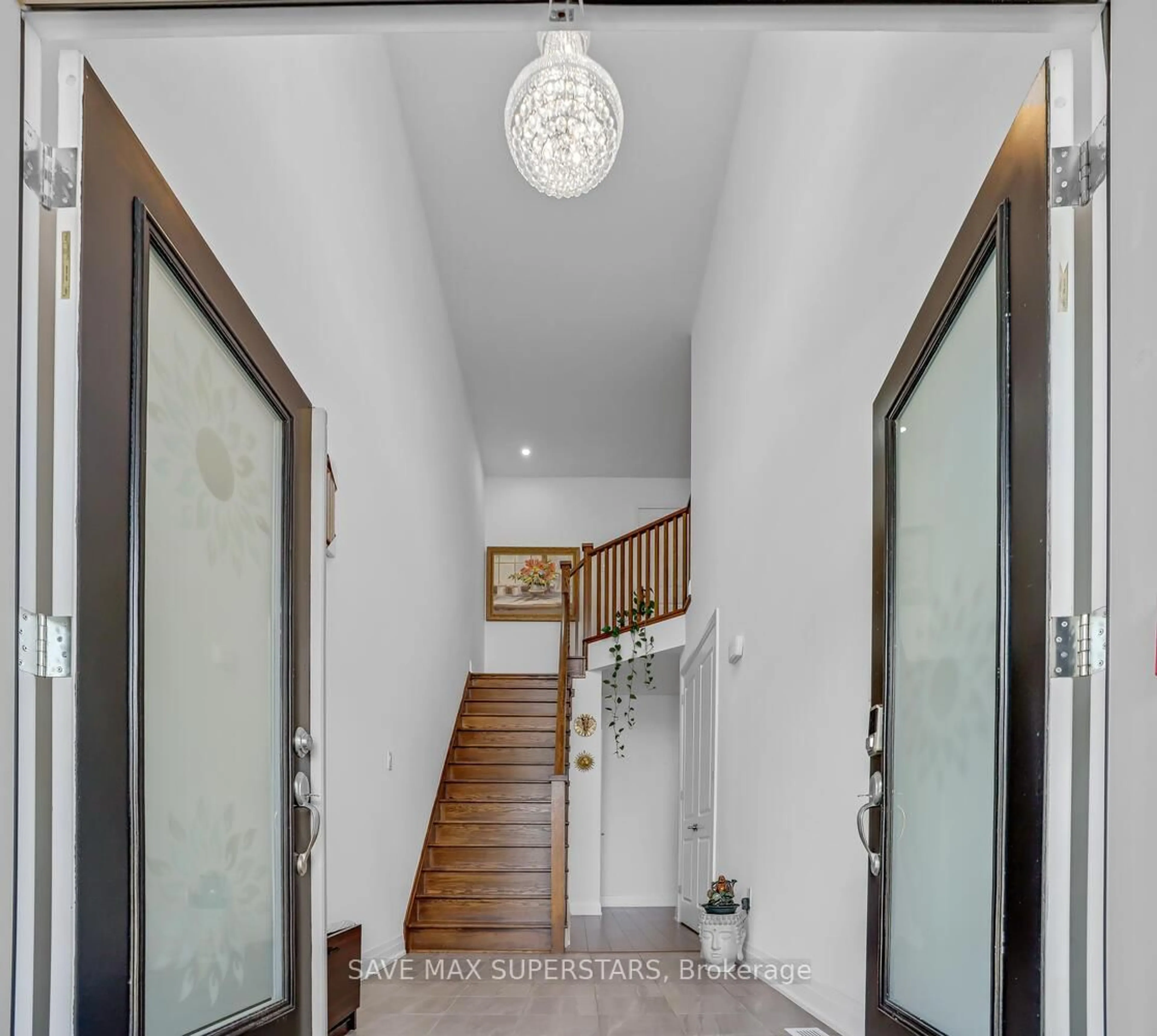 Indoor foyer for 159 Franklin Tr, Barrie Ontario L9J 0J1