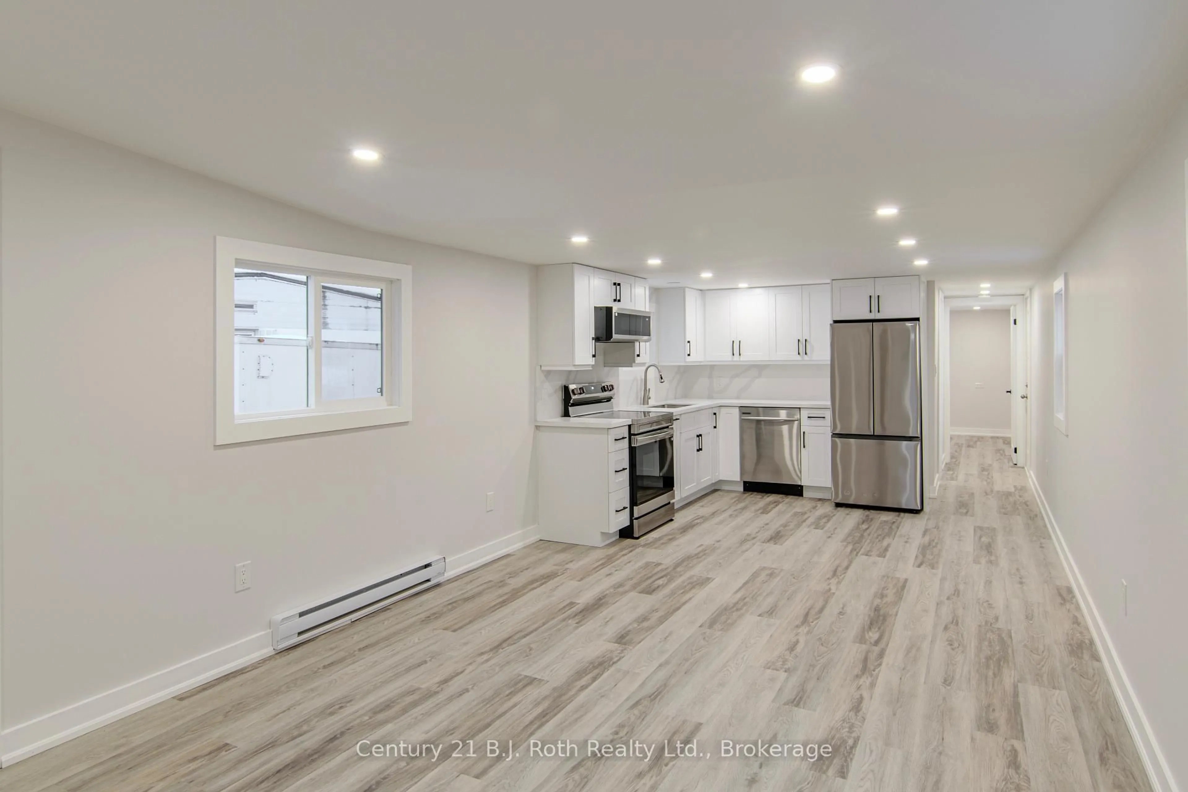 Open concept kitchen, wood/laminate floor for 580 West St #25, Orillia Ontario L3V 6L8