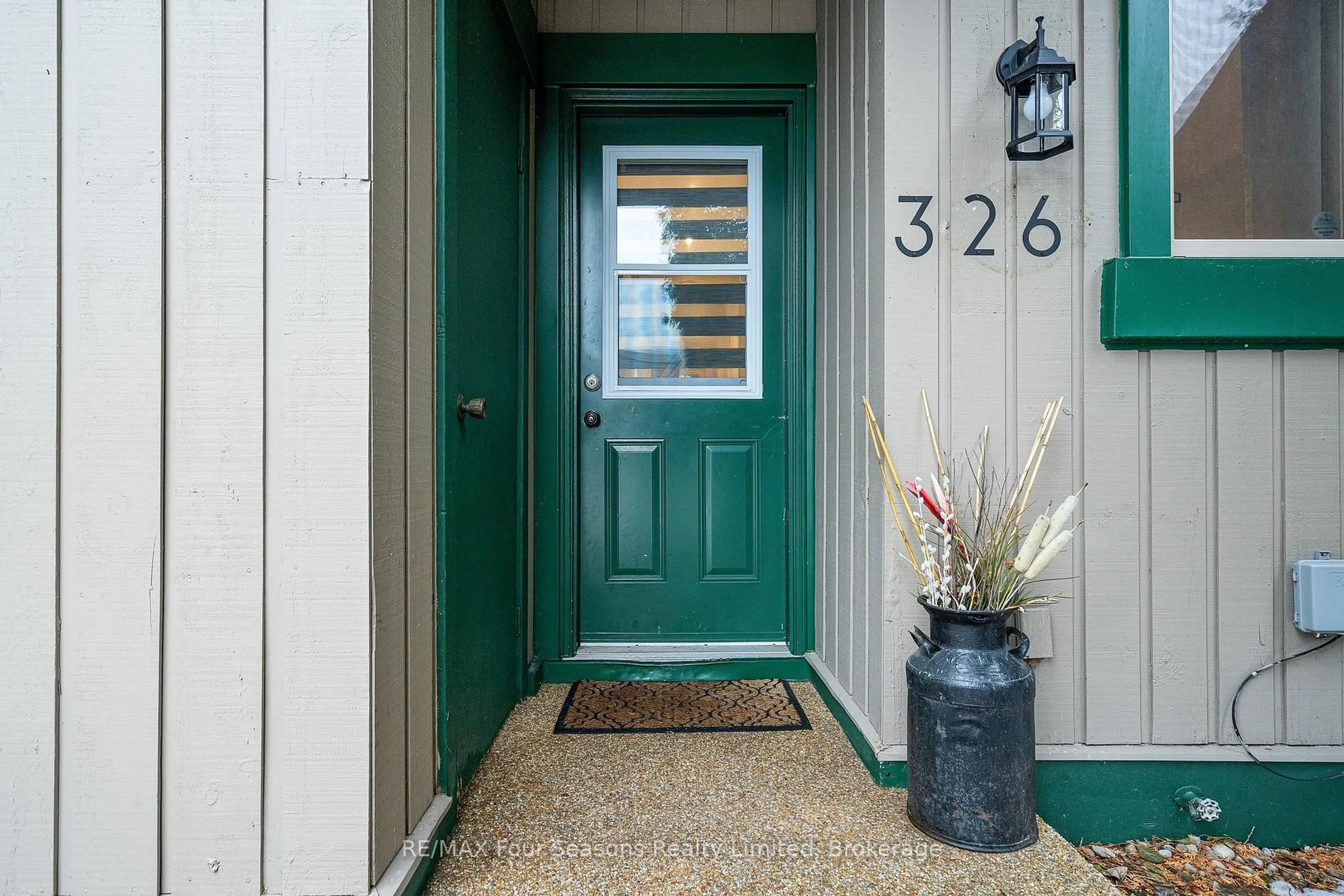 Indoor entryway for 5 Dawson Dr #326, Collingwood Ontario L9Y 5B4