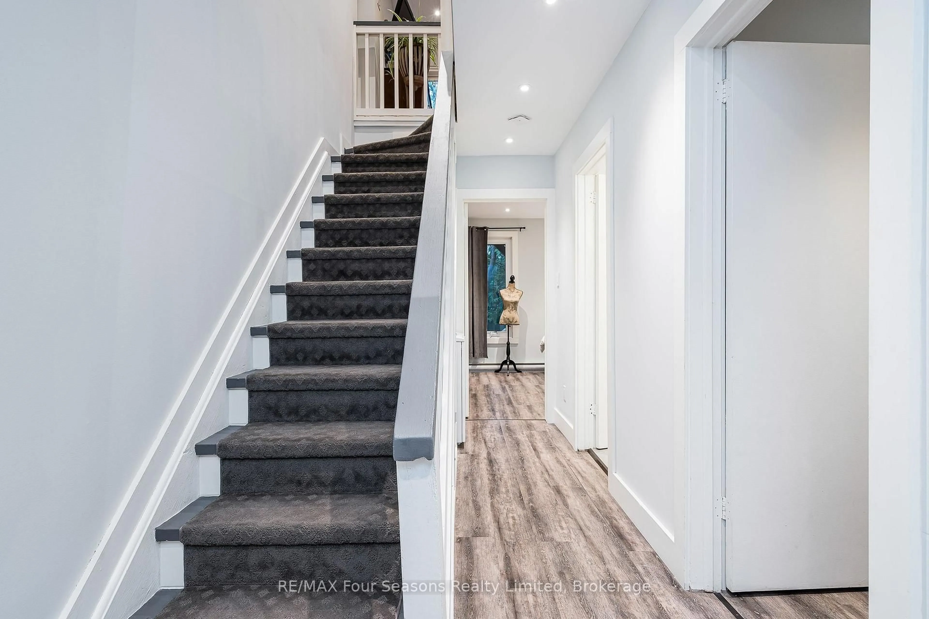 Stairs for 5 Dawson Dr #326, Collingwood Ontario L9Y 5B4
