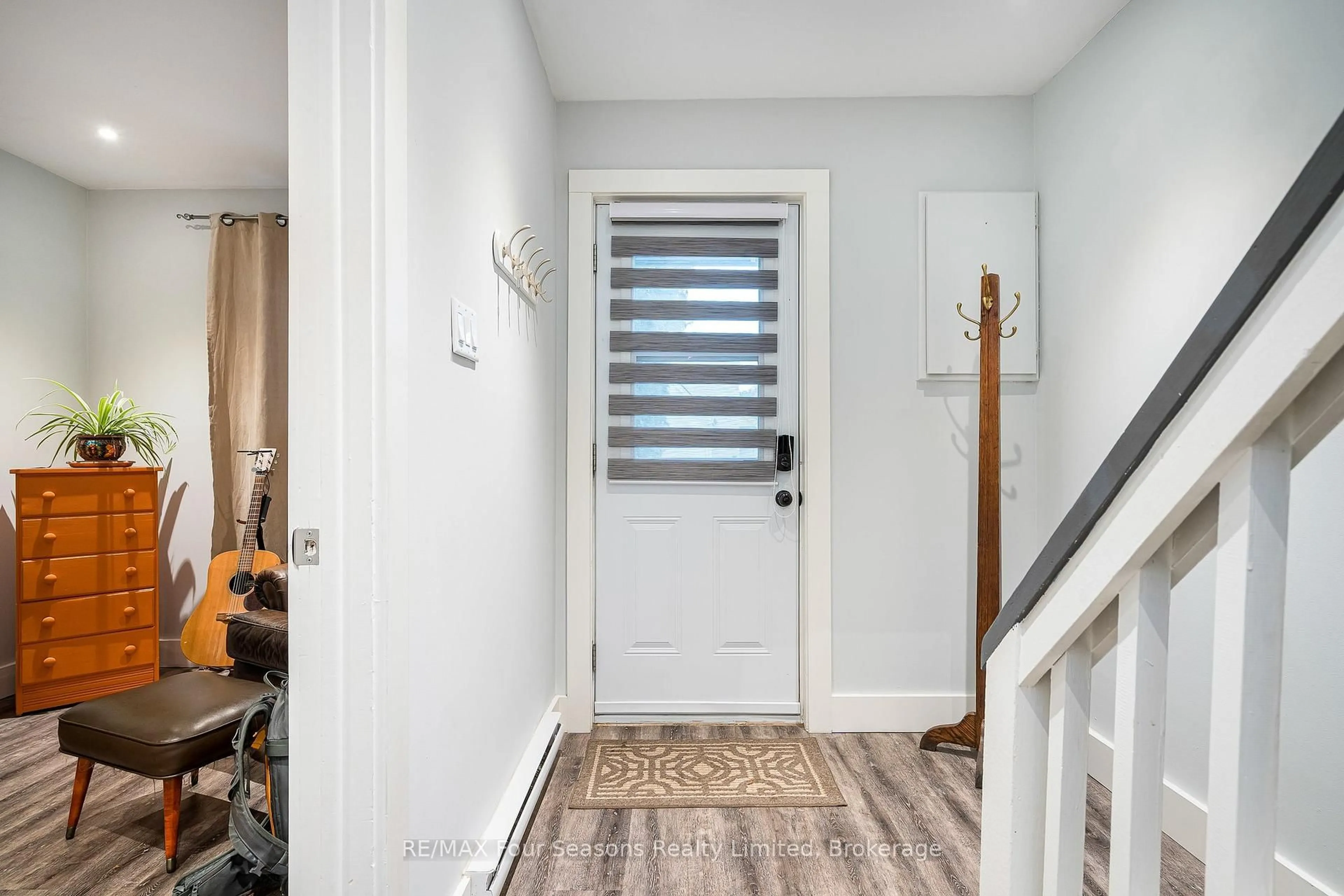 Indoor entryway for 5 Dawson Dr #326, Collingwood Ontario L9Y 5B4