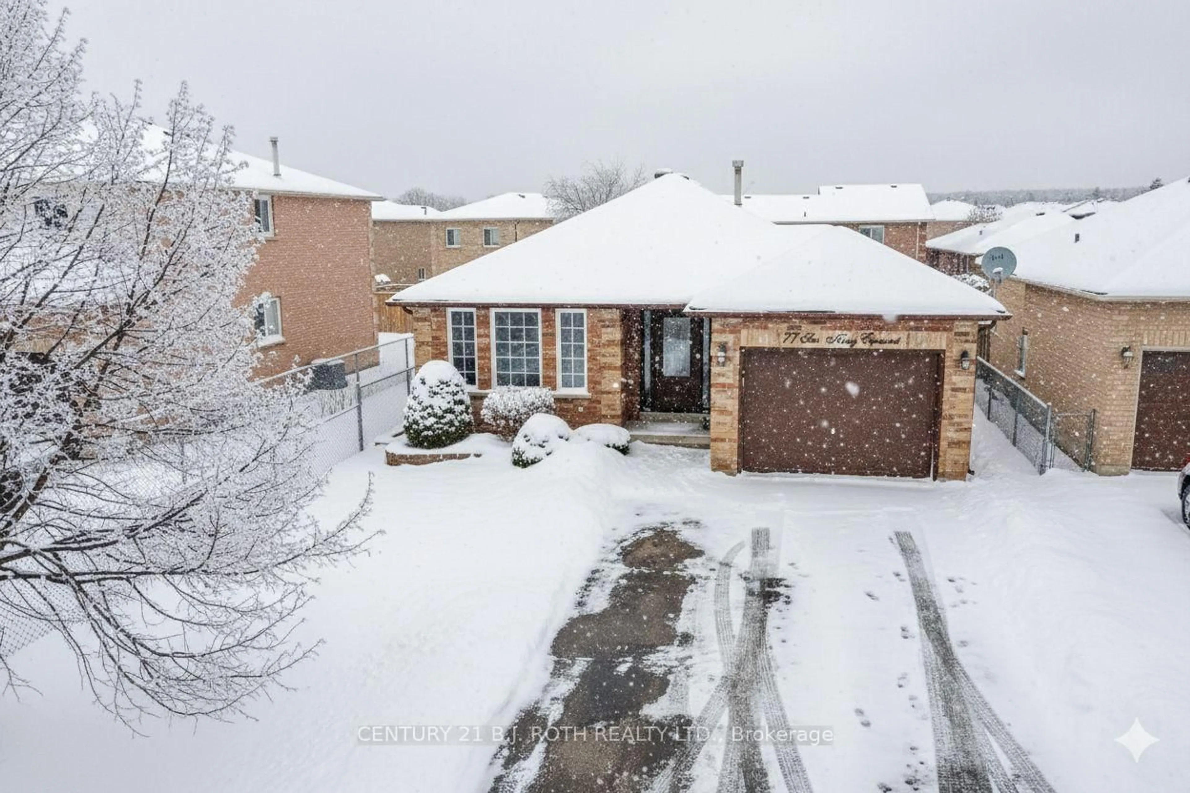A pic from outside/outdoor area/front of a property/back of a property/a pic from drone, street for 77 Sun King Cres, Barrie Ontario L4M 7K4