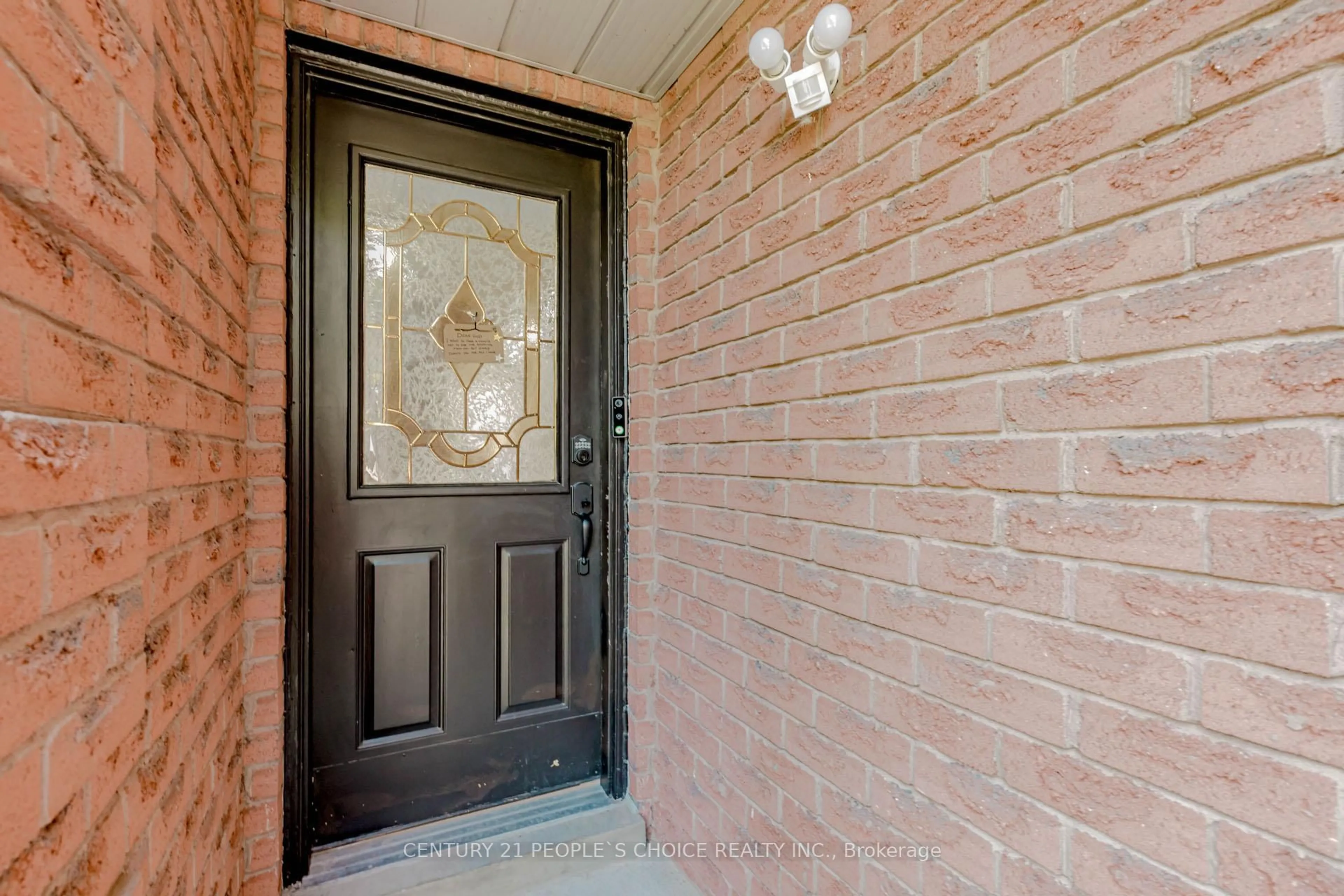 Indoor entryway for 47 Blair Cres, Barrie Ontario L4M 5Y6