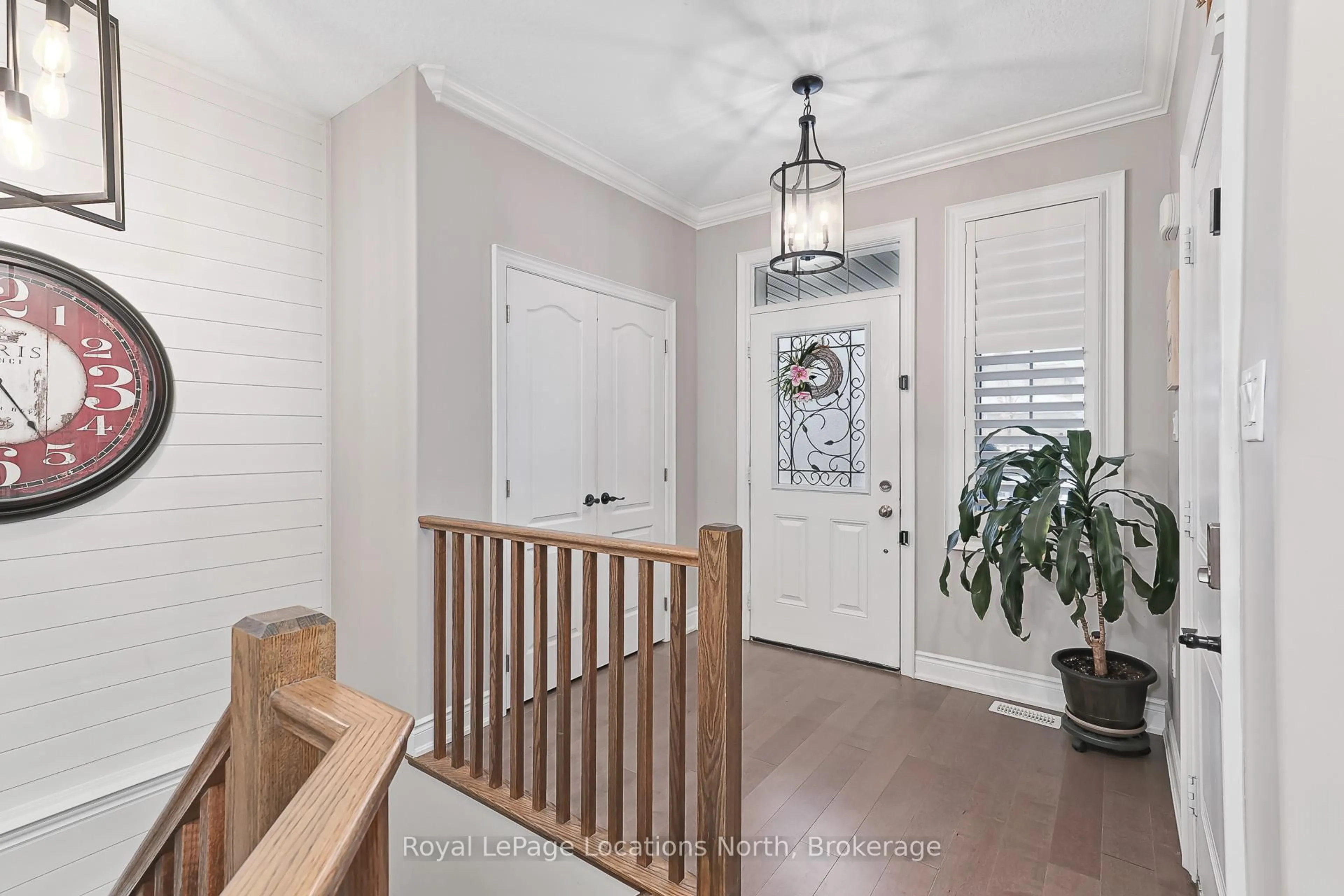 Indoor entryway for 186 Findlay Dr, Collingwood Ontario L9Y 0Z2