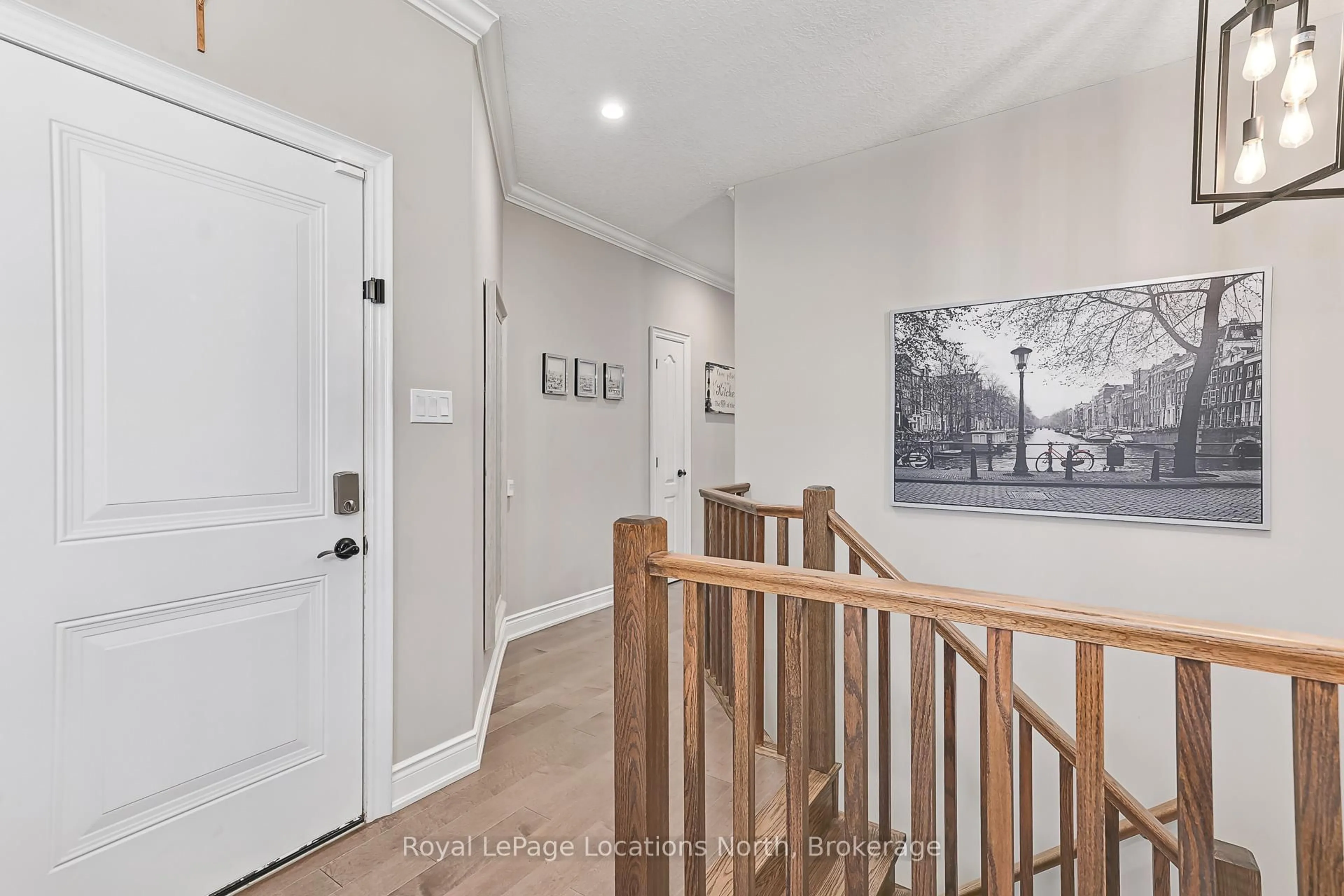 Indoor entryway for 186 Findlay Dr, Collingwood Ontario L9Y 0Z2