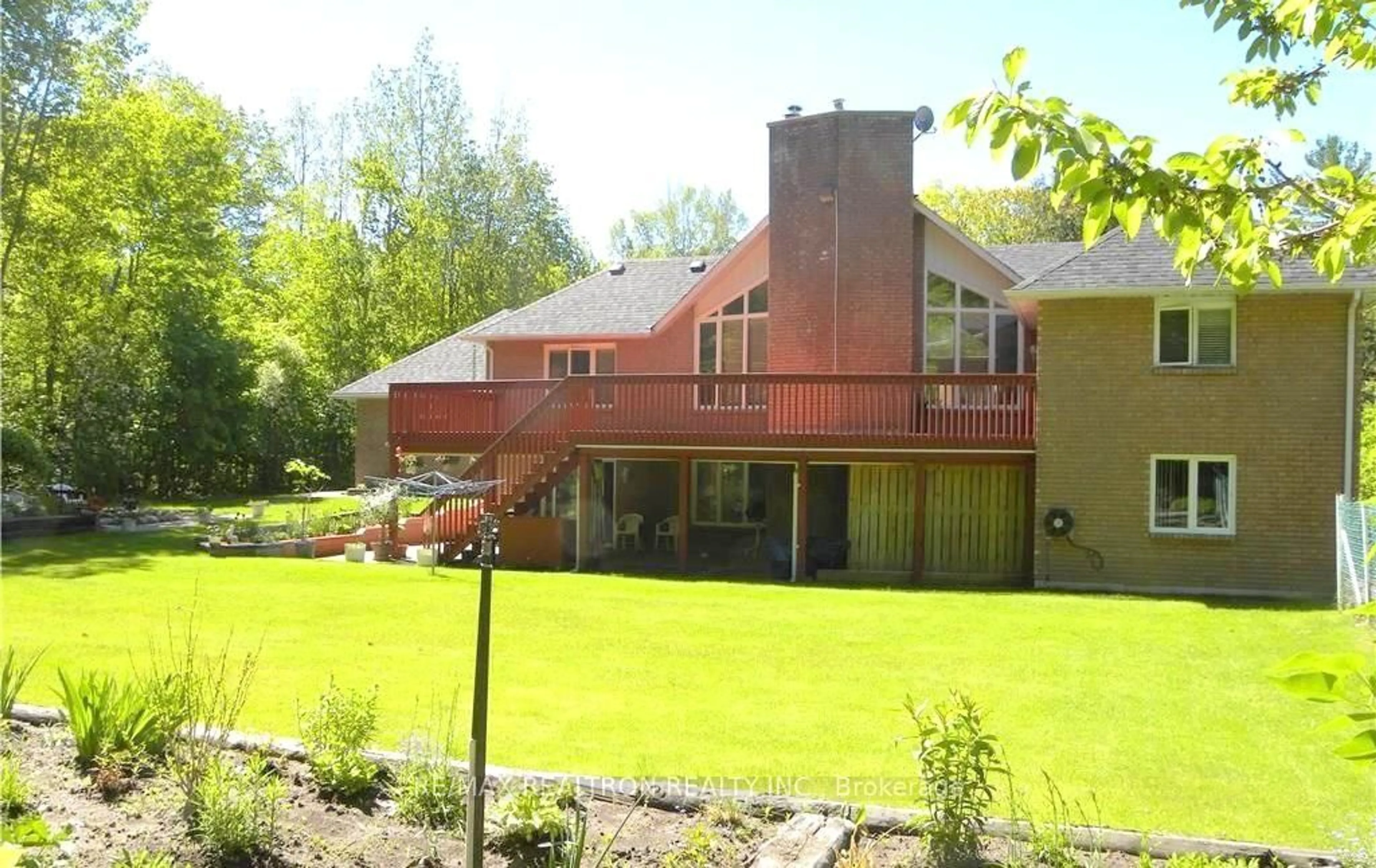 Patio, building for 43 Staglir Dr, Tiny Ontario L9M 0H2