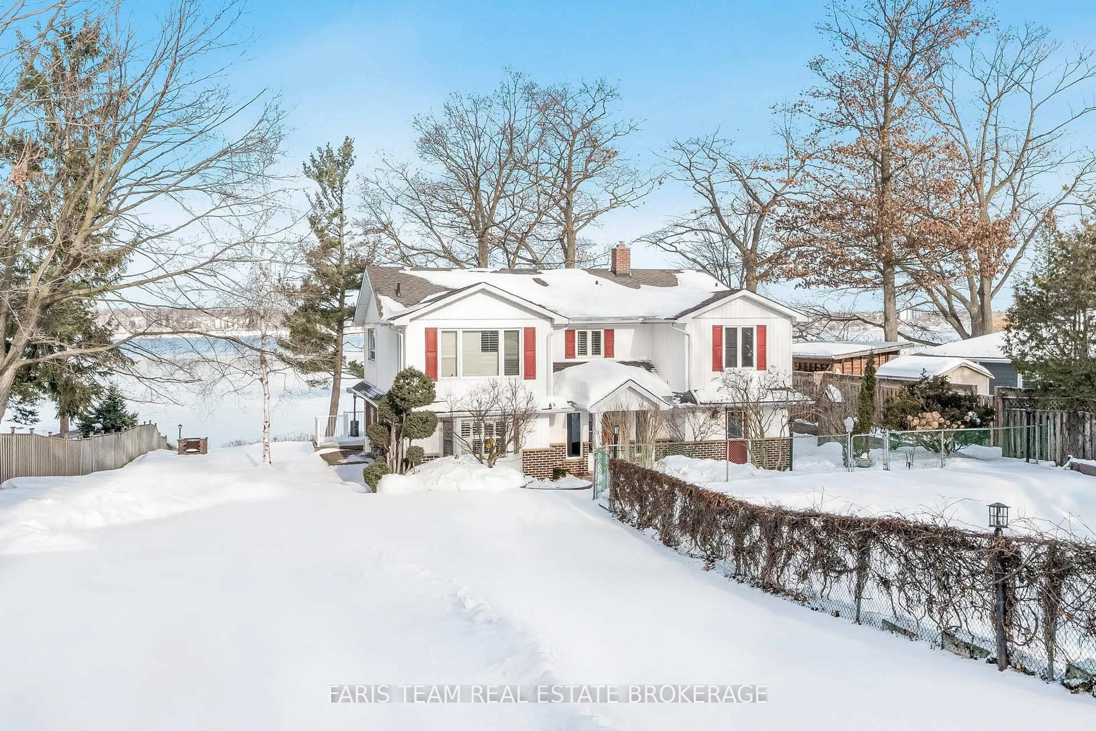 A pic from outside/outdoor area/front of a property/back of a property/a pic from drone, street for 10 White Oaks Rd, Barrie Ontario L4N 4C1