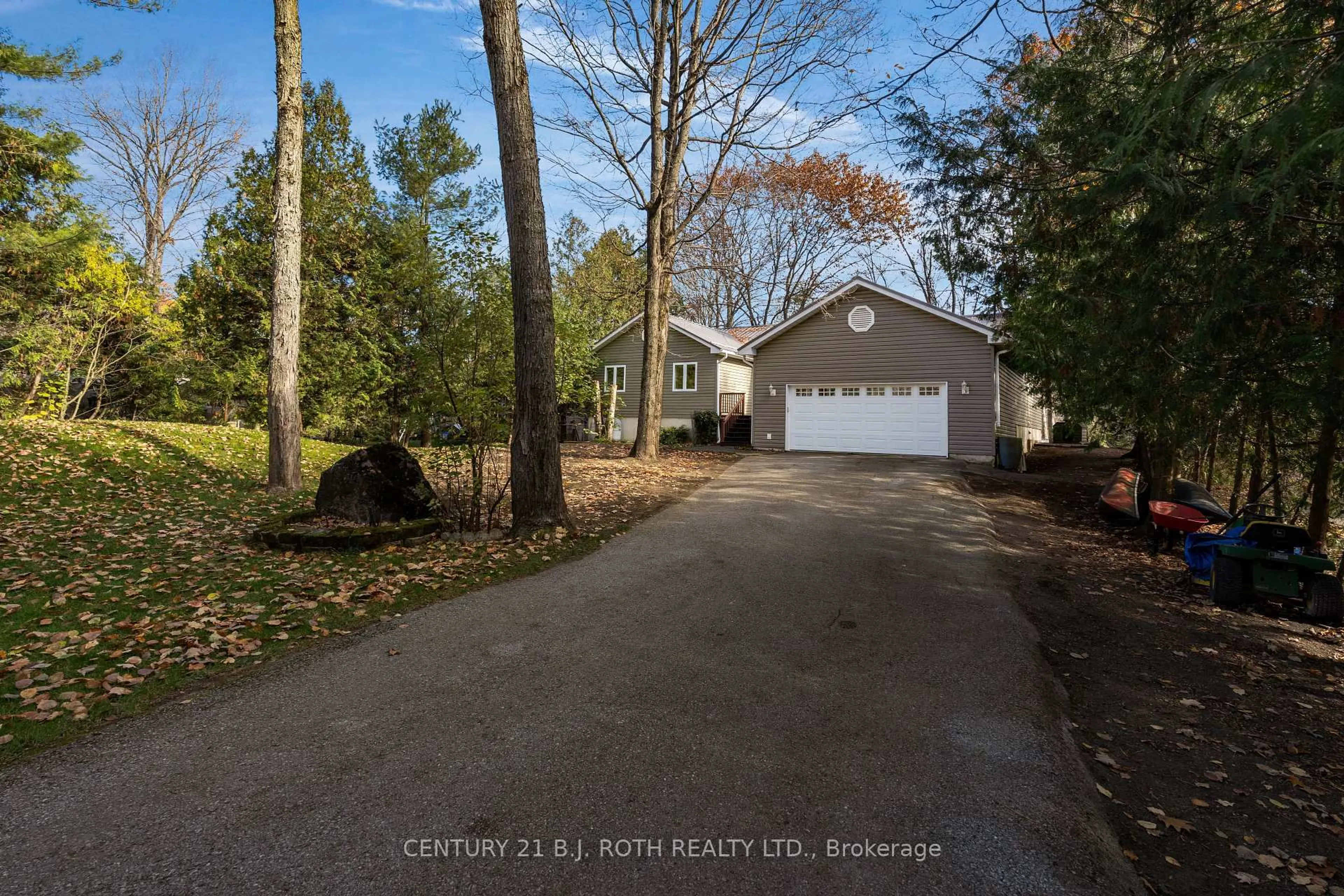 A pic from outside/outdoor area/front of a property/back of a property/a pic from drone, water/lake/river/ocean view for 7333 Davy Dr, Ramara Ontario L0K 2B0