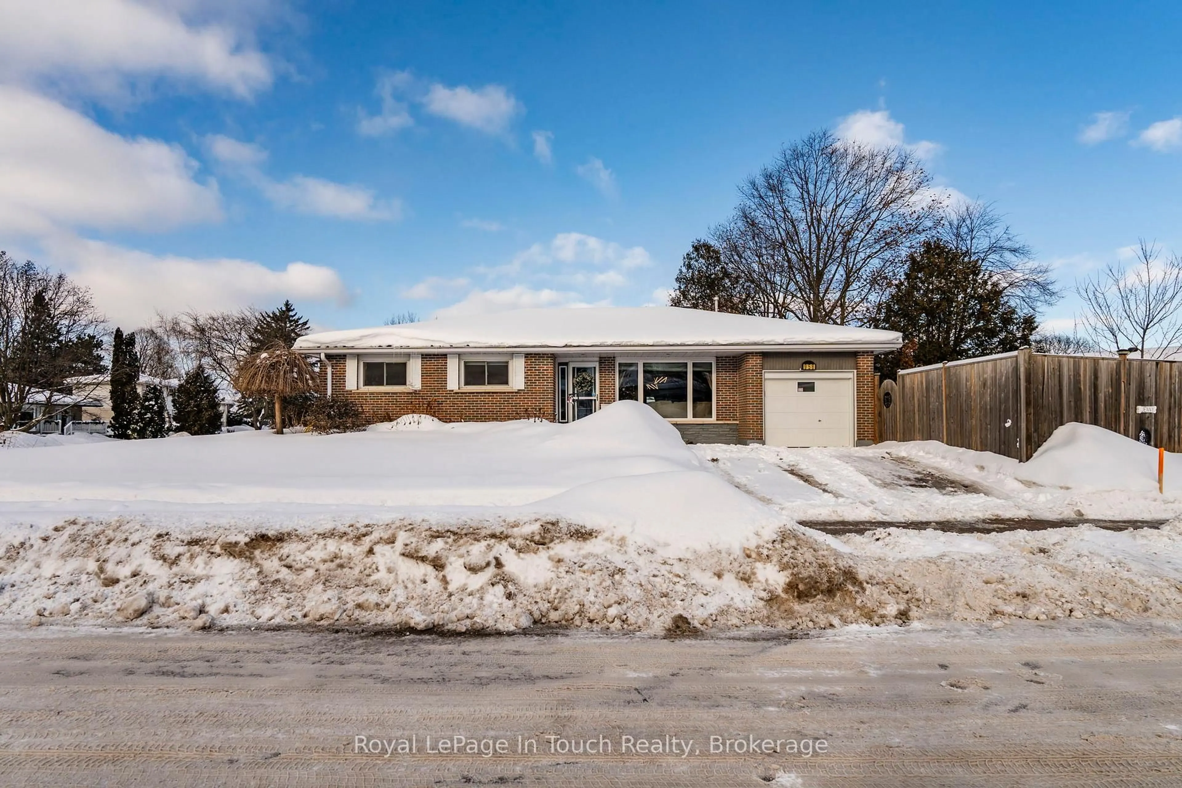 Home with brick exterior material, street for 958 Montreal St, Midland Ontario L4R 1H2