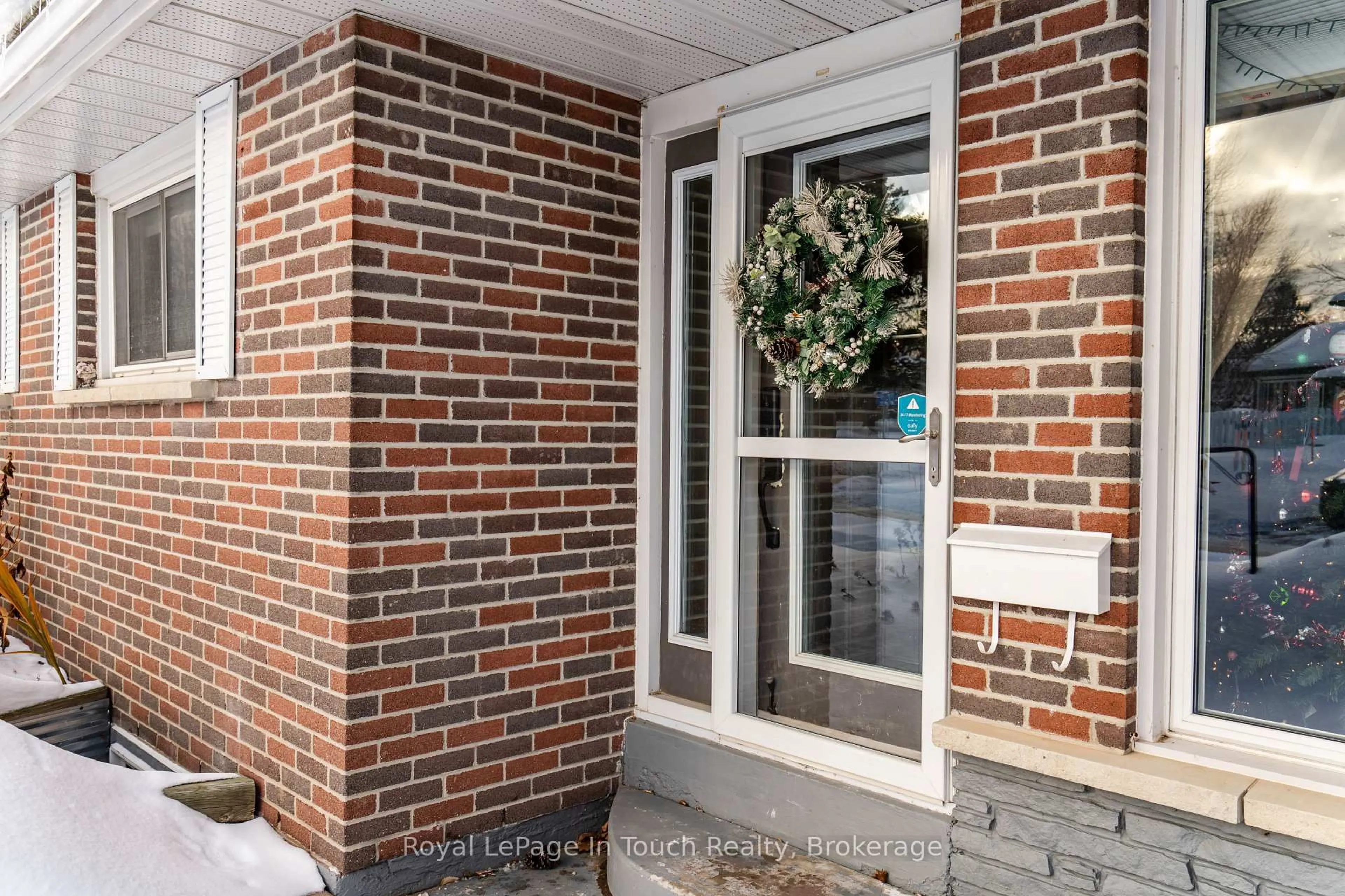 Home with brick exterior material, street for 958 Montreal St, Midland Ontario L4R 1H2