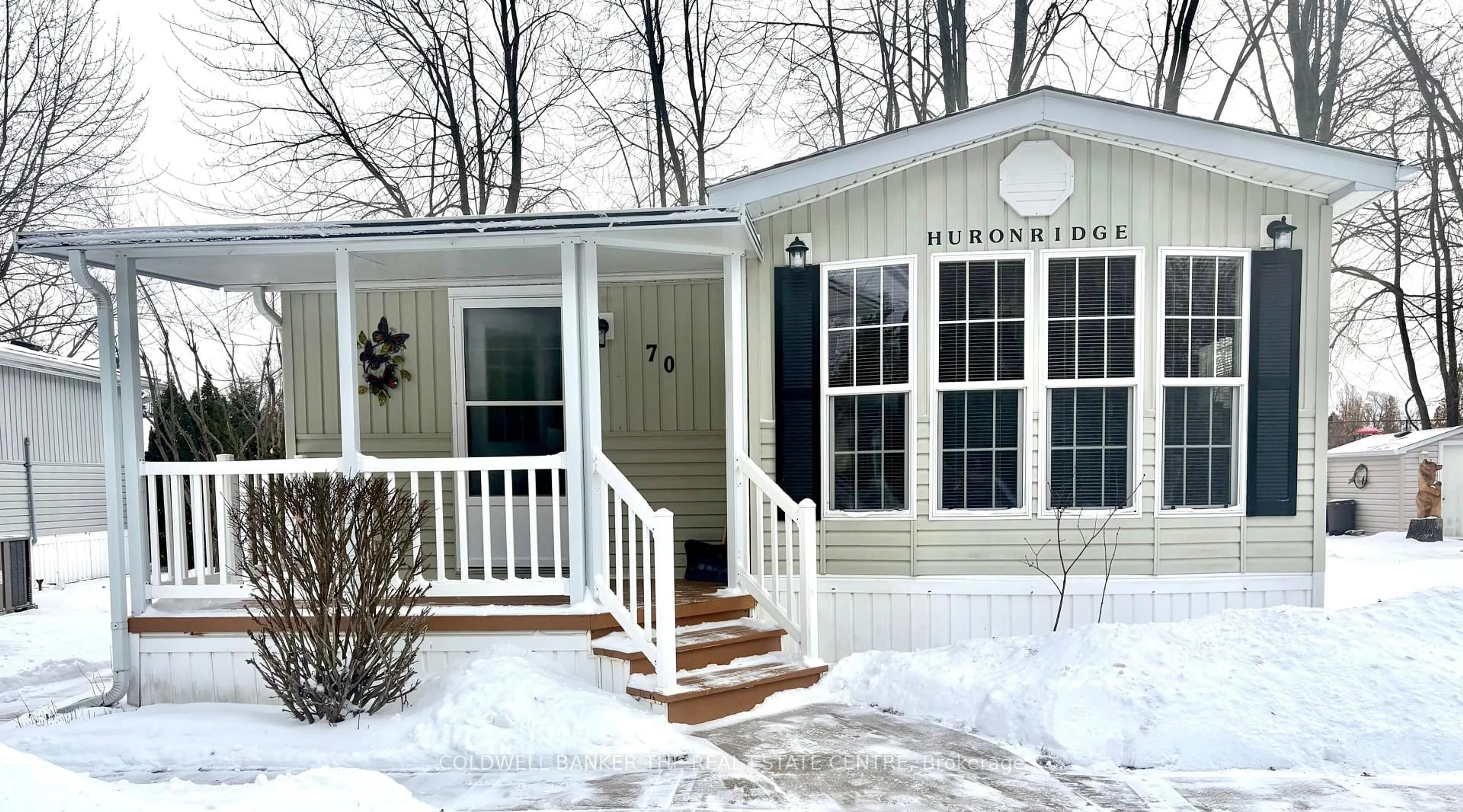 Home with vinyl exterior material, street for 70 Topaz St, Wasaga Beach Ontario L9Z 1X7