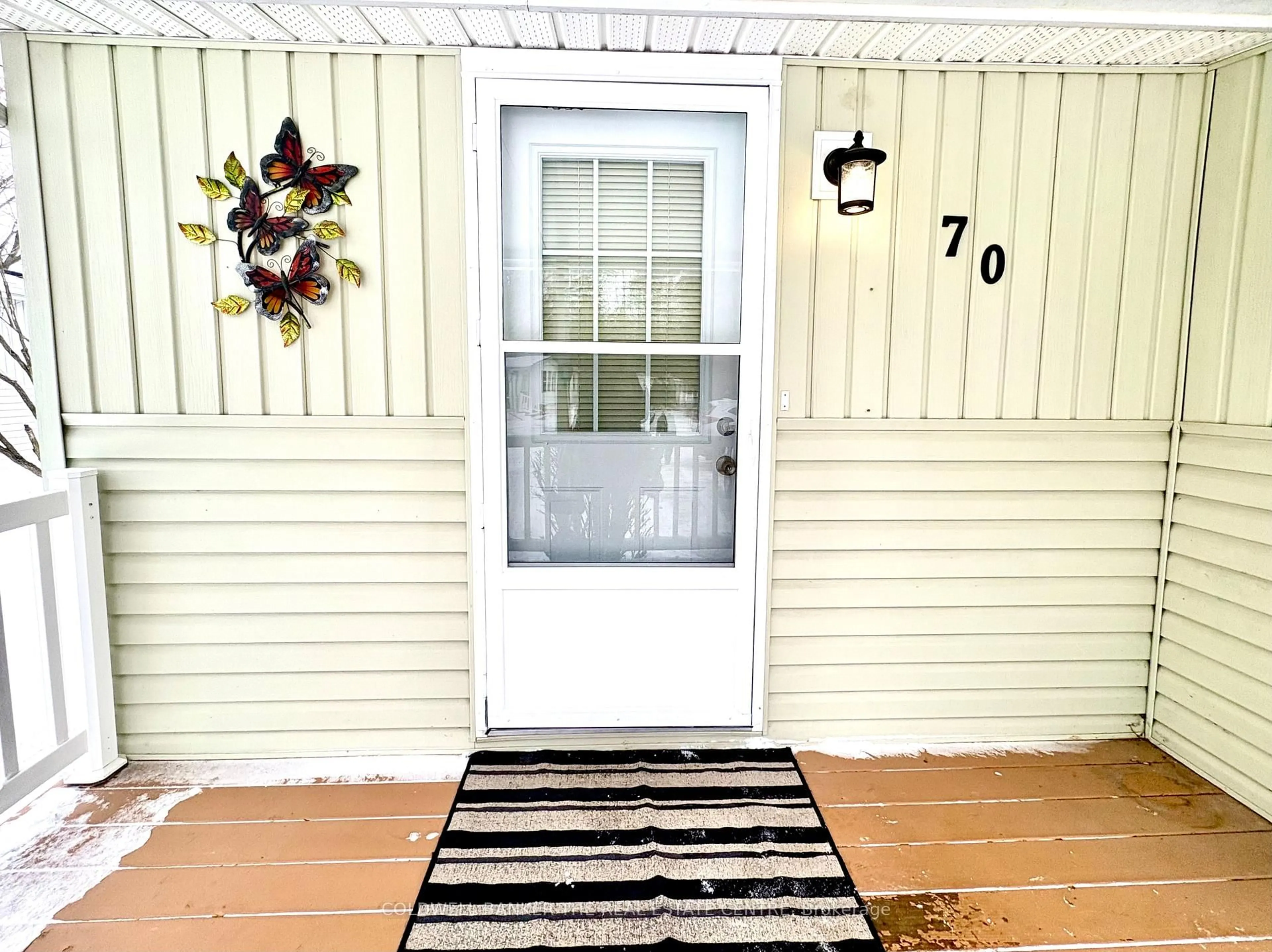 Indoor entryway for 70 Topaz St, Wasaga Beach Ontario L9Z 1X7