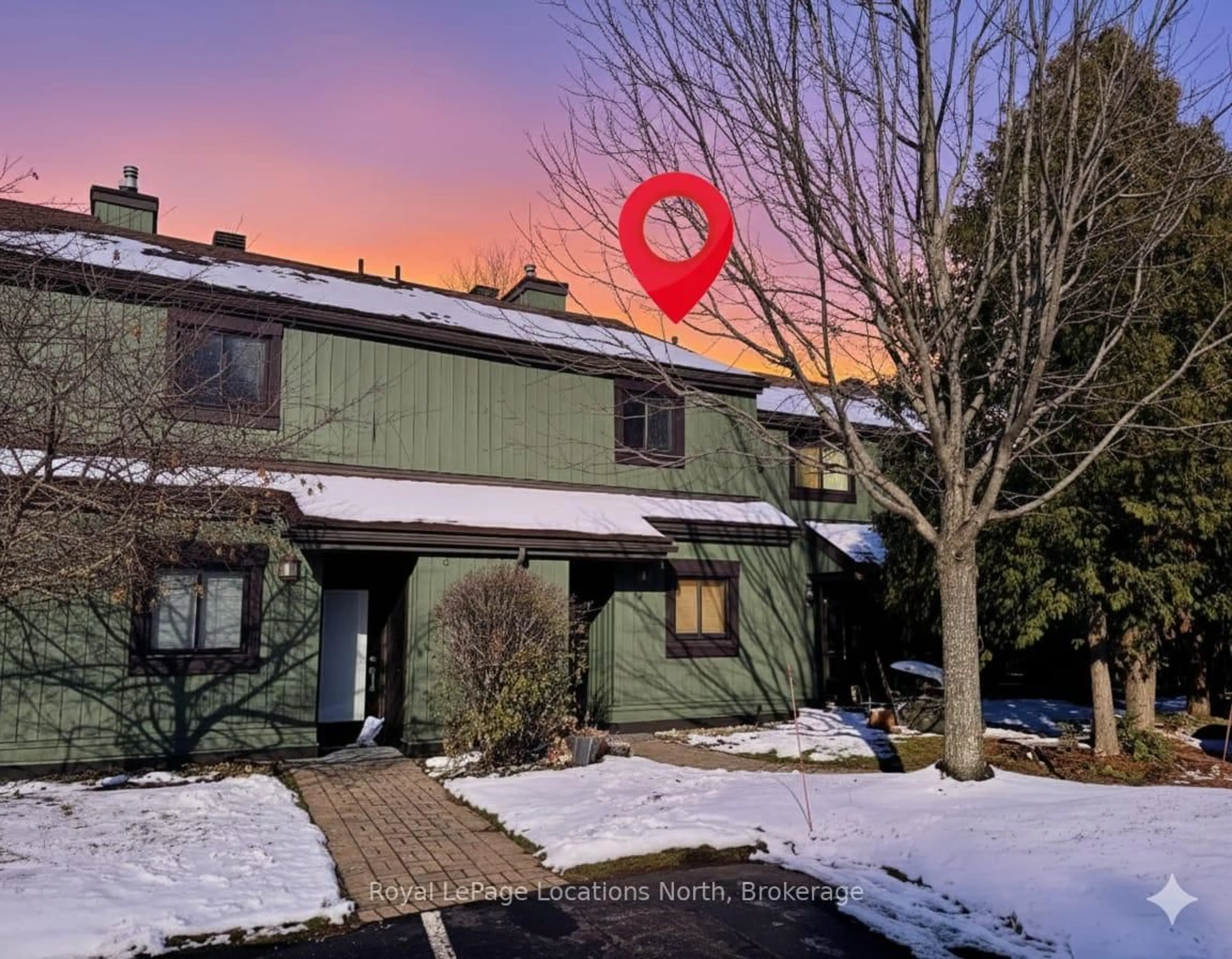 A pic from outside/outdoor area/front of a property/back of a property/a pic from drone, street for 167 Escarpment Cres, Collingwood Ontario L9Y 5B4