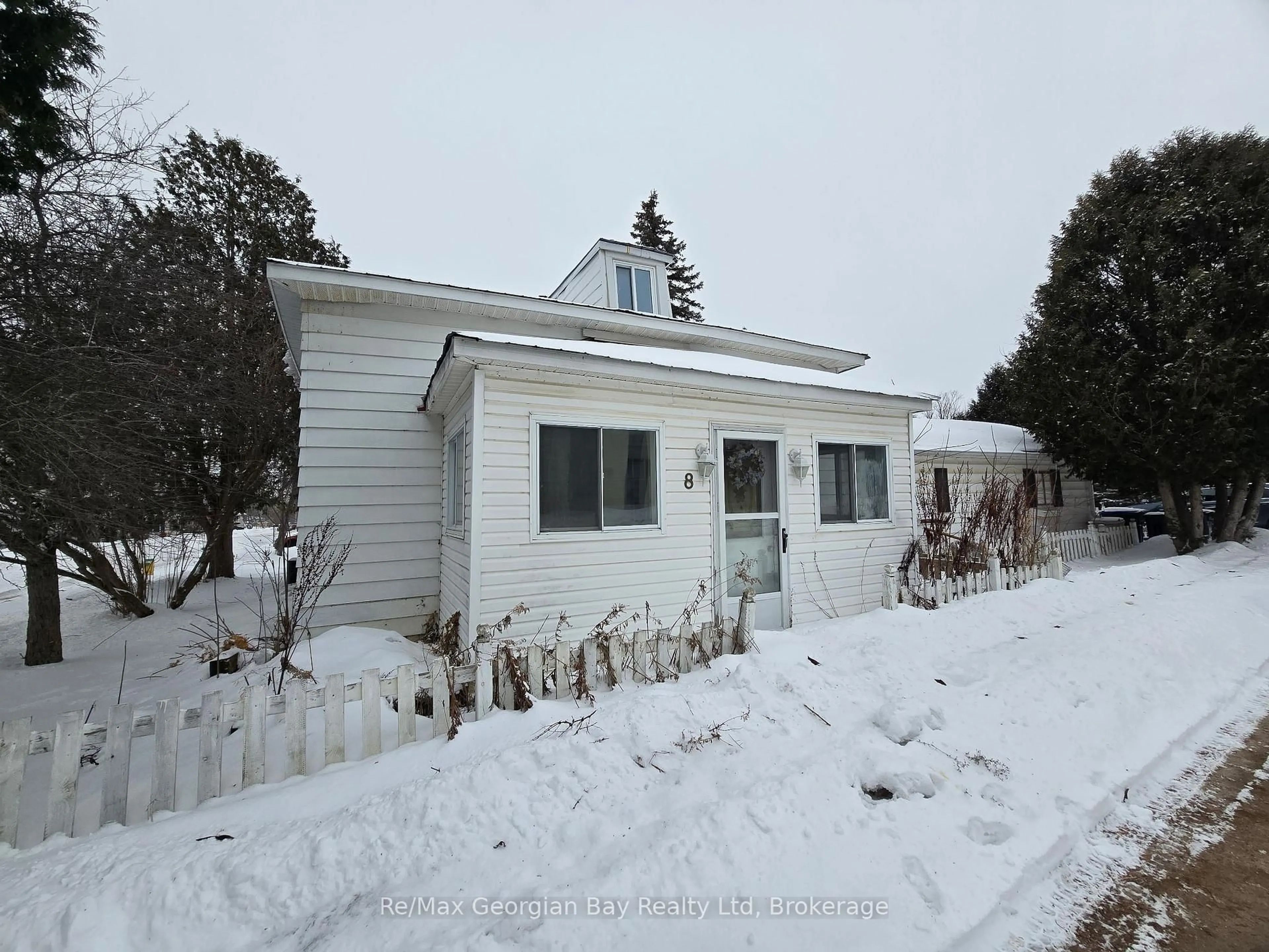 Unknown for 8 Mill St, Severn Ontario L0K 1E0