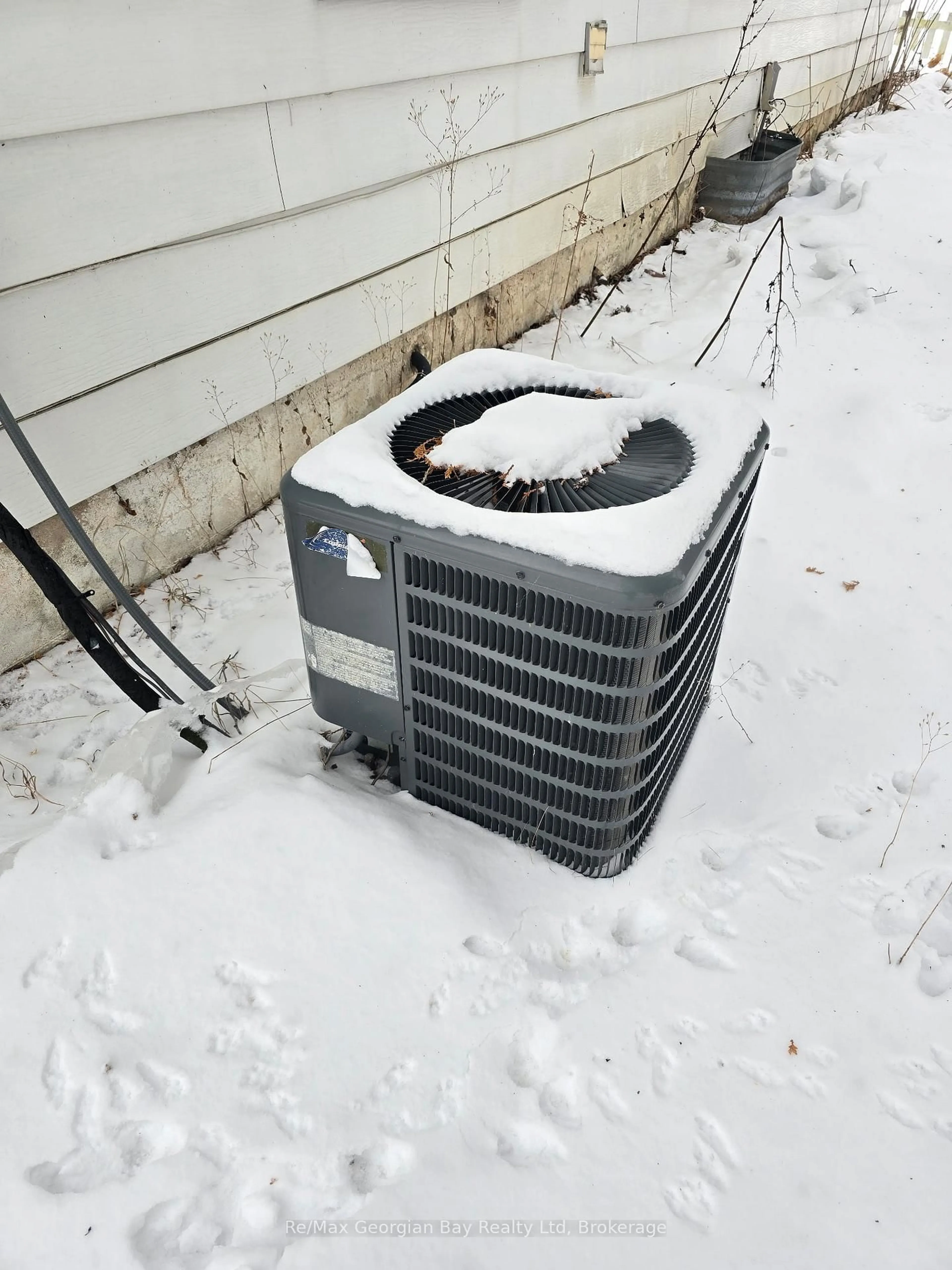 A pic of a room for 8 Mill St, Severn Ontario L0K 1E0