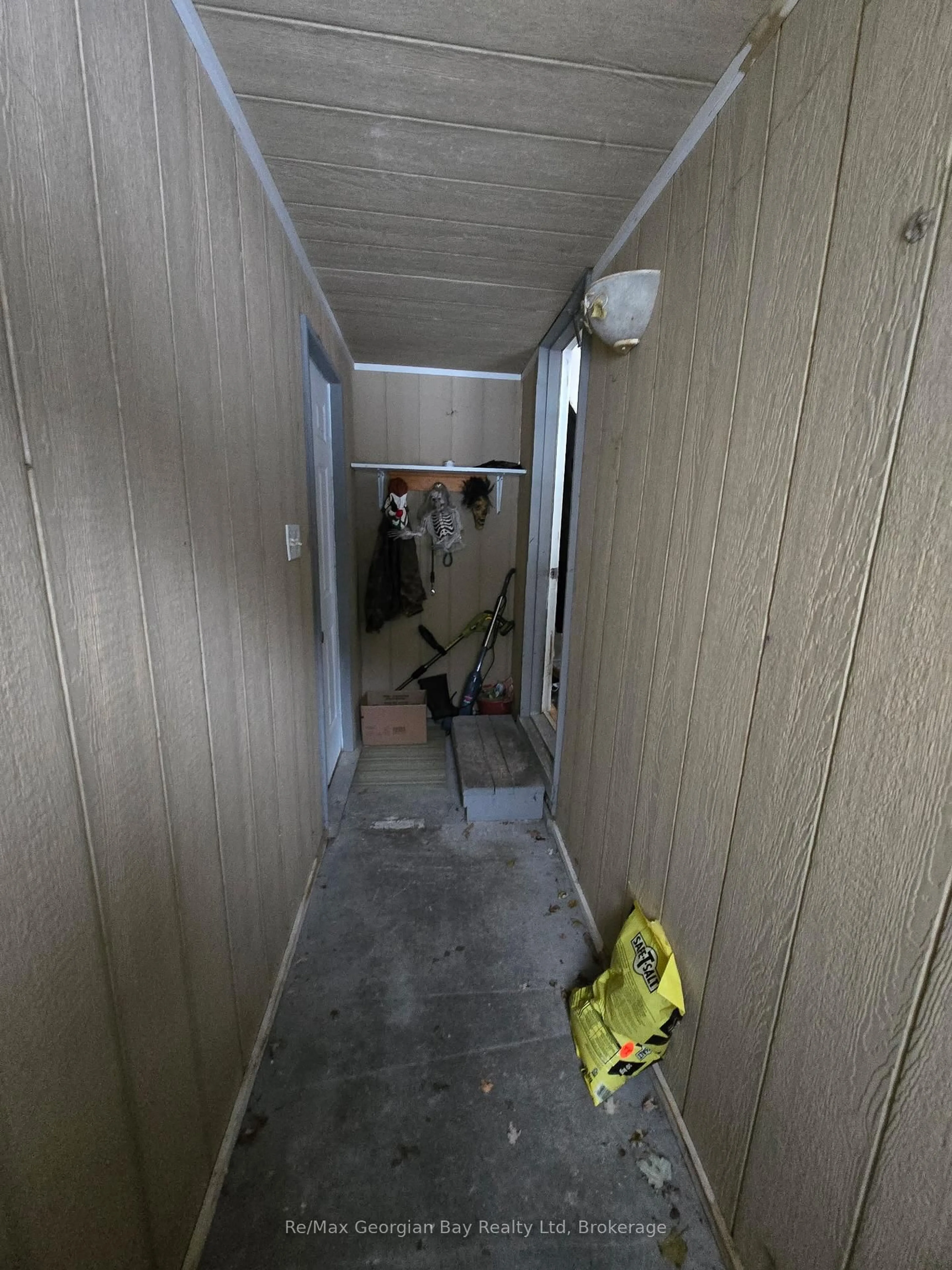 A pic of a room for 8 Mill St, Severn Ontario L0K 1E0