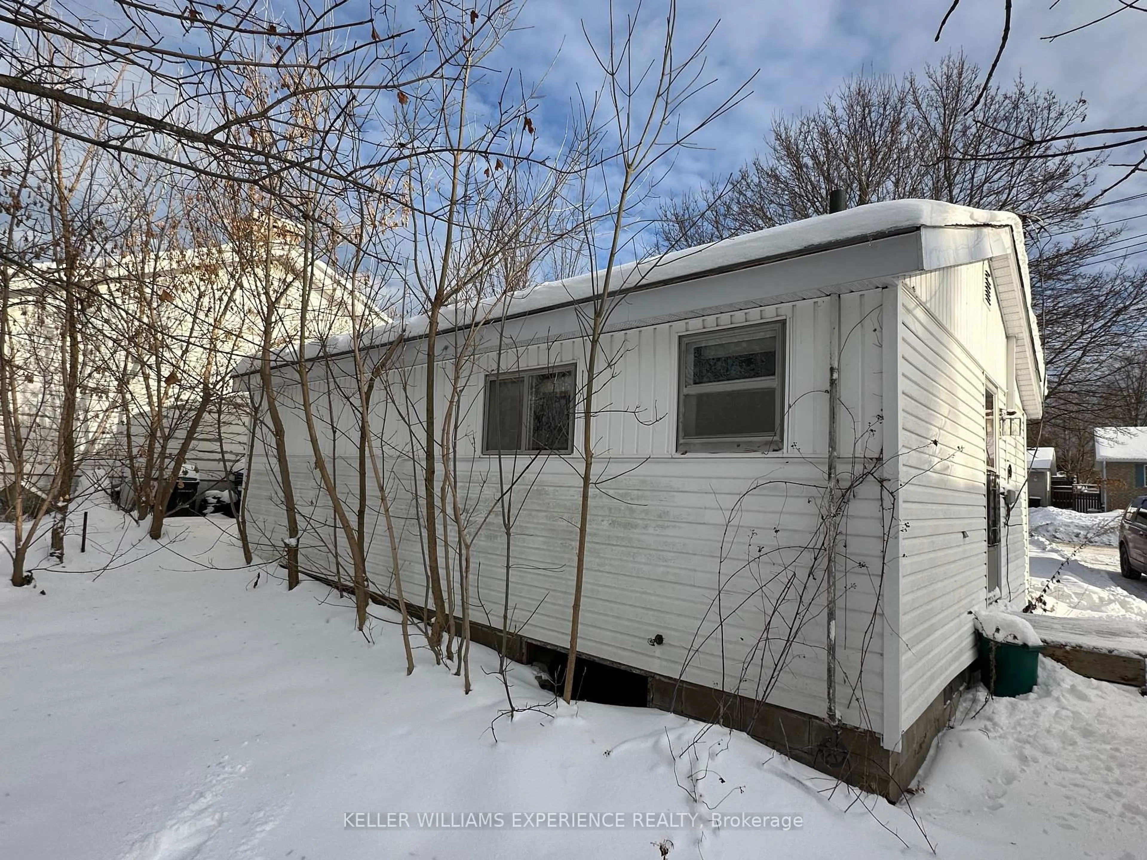 Shed for 348 NORENE St, Midland Ontario L4R 4C2