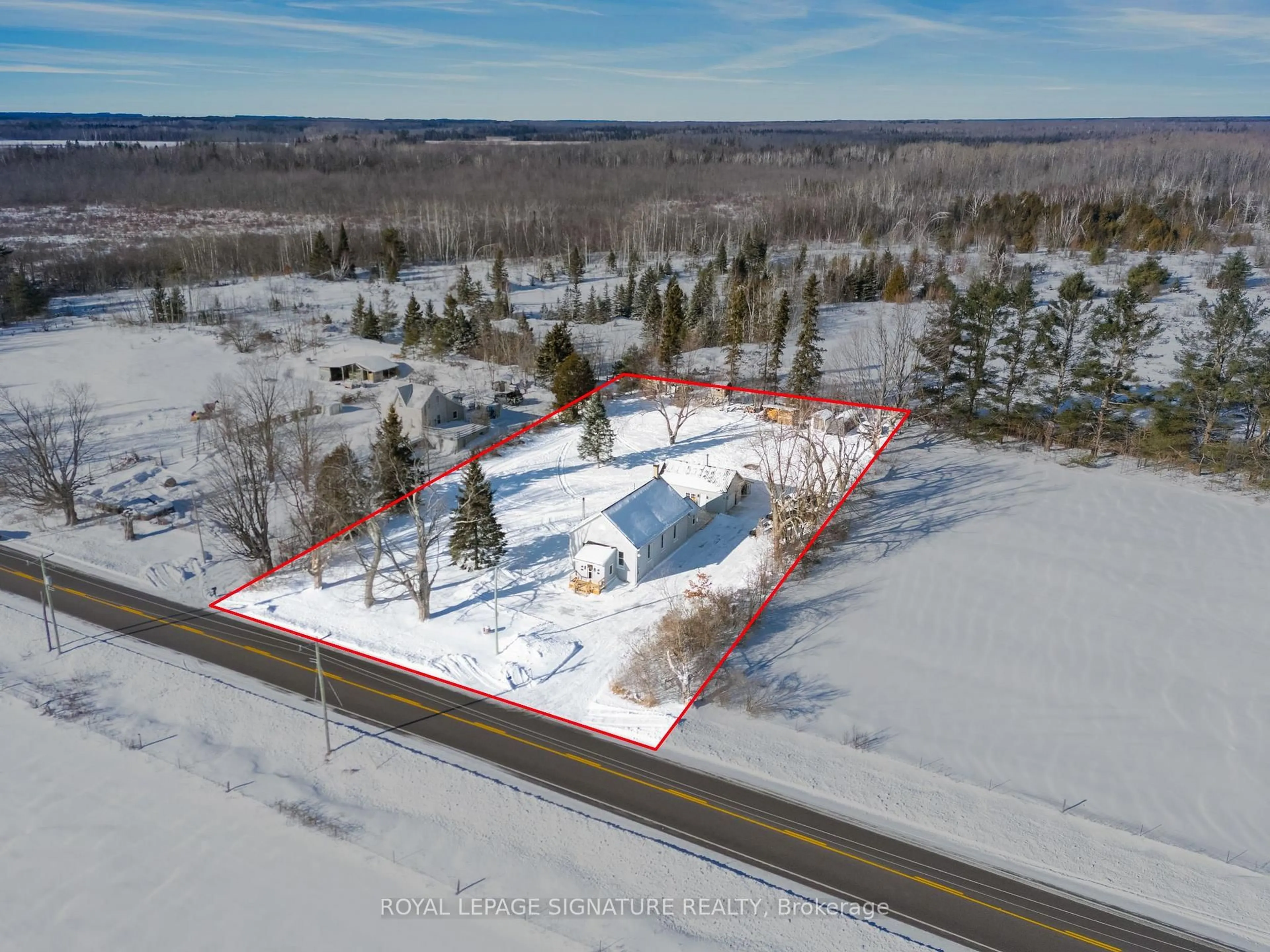 A pic from outside/outdoor area/front of a property/back of a property/a pic from drone, unknown for 46-1808 County Rd, Ramara Ontario L3V 6H5
