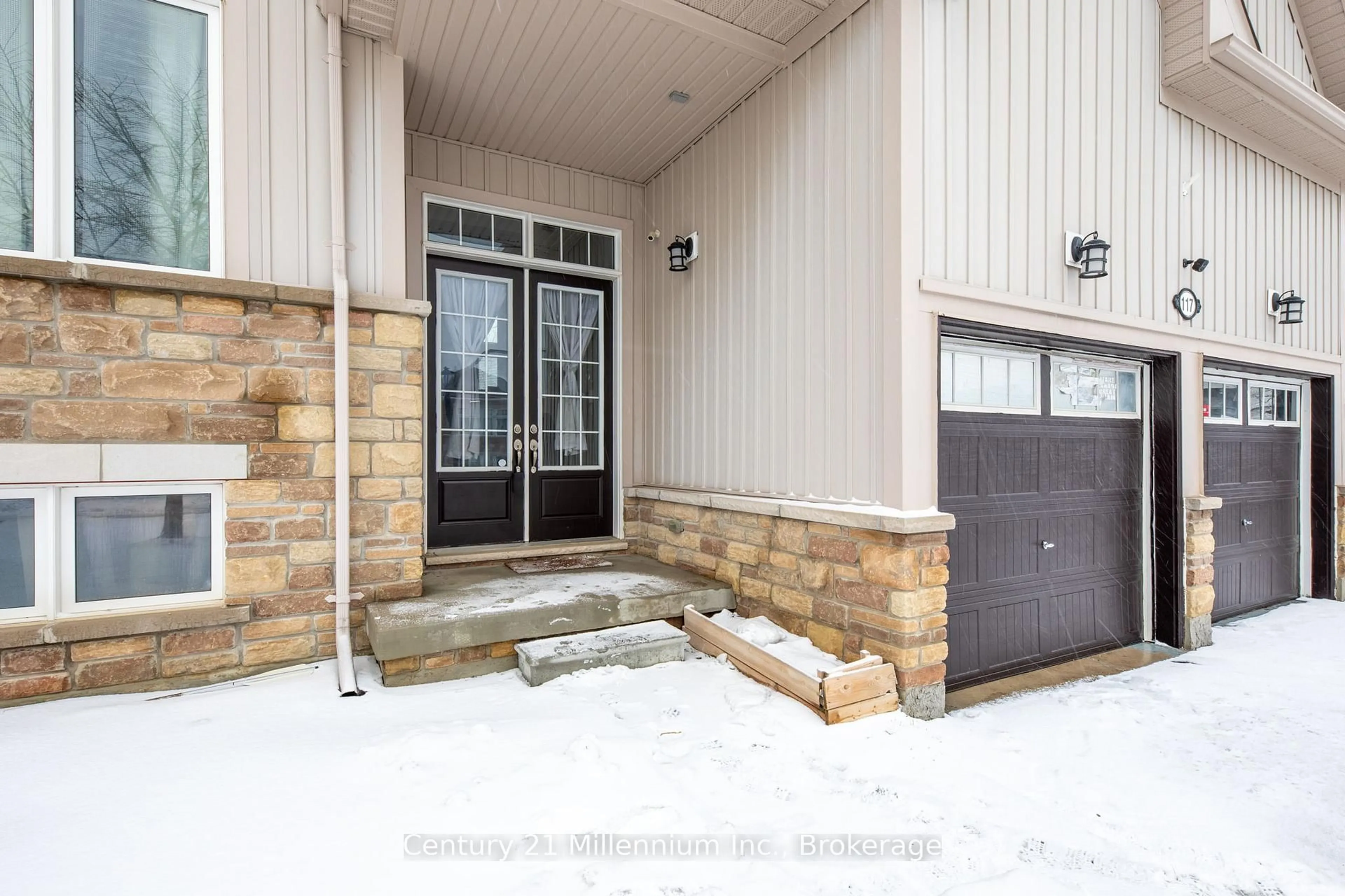 Indoor entryway for 117 Allegra Dr, Wasaga Beach Ontario L9Z 1P2