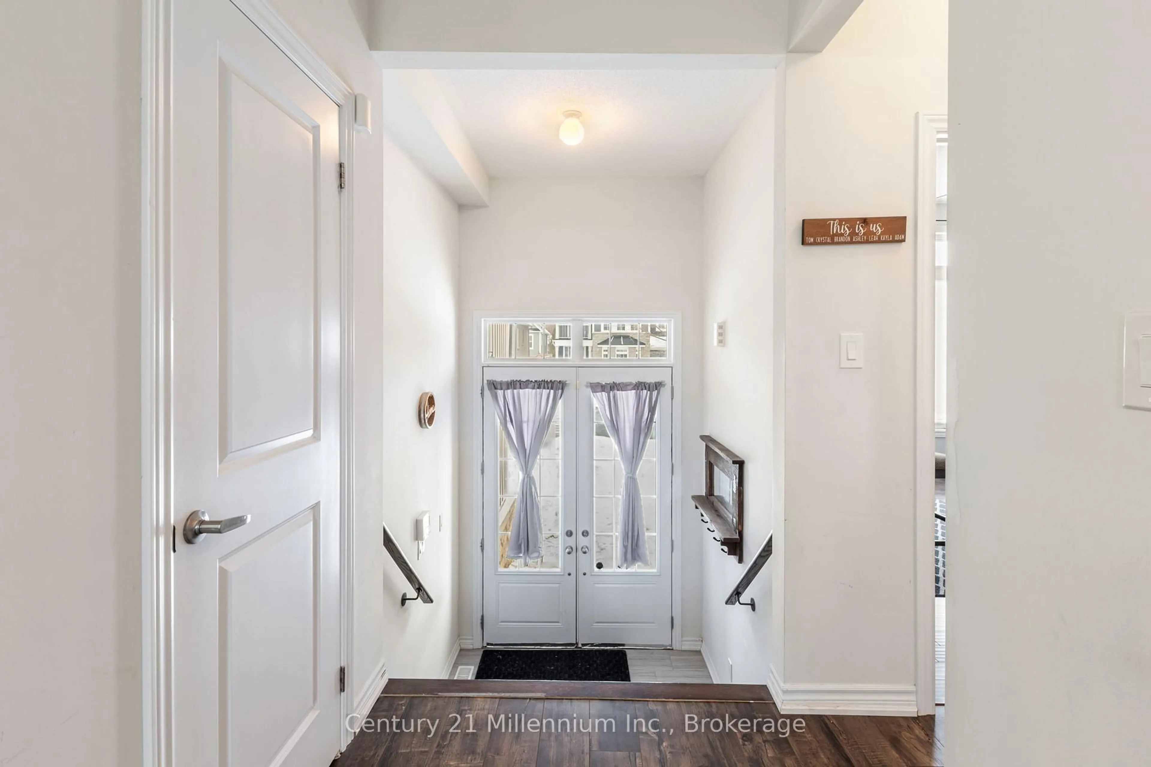 Indoor entryway for 117 Allegra Dr, Wasaga Beach Ontario L9Z 1P2