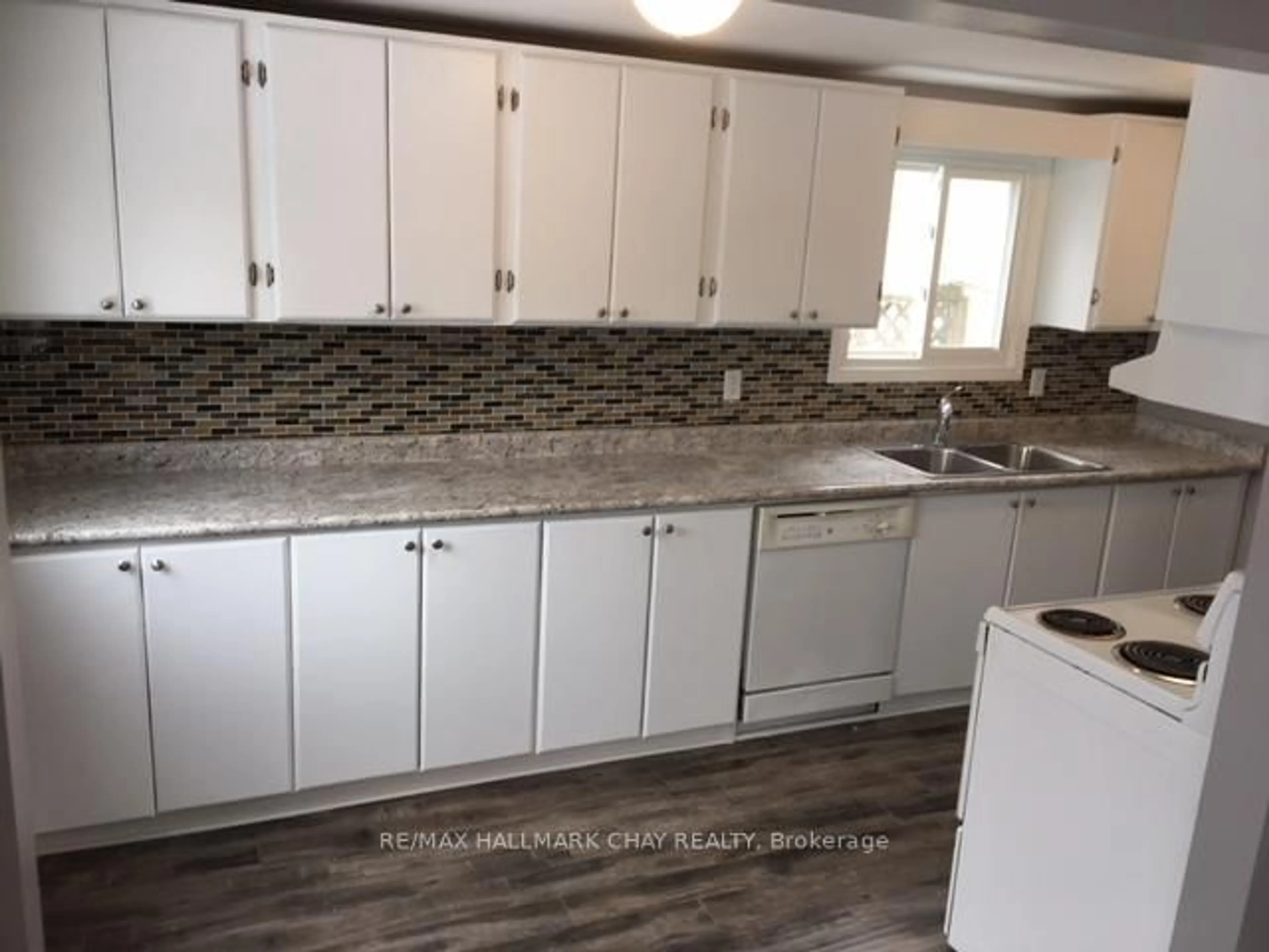 Unknown for 61 Corbett Dr, Barrie Ontario L4M 5V6