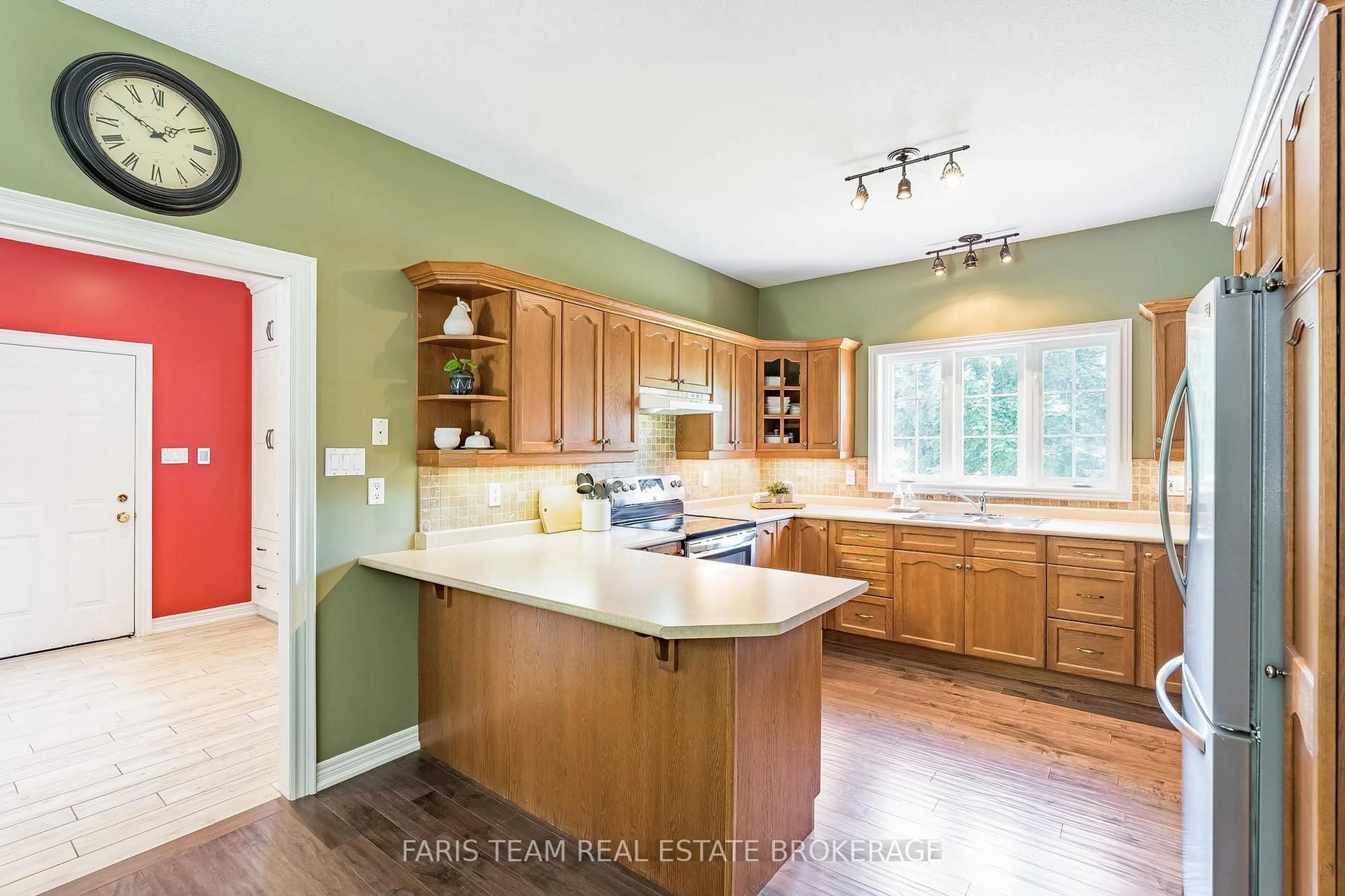 Open concept kitchen, unknown for 35 Parr Blvd, Springwater Ontario L0M 1T2