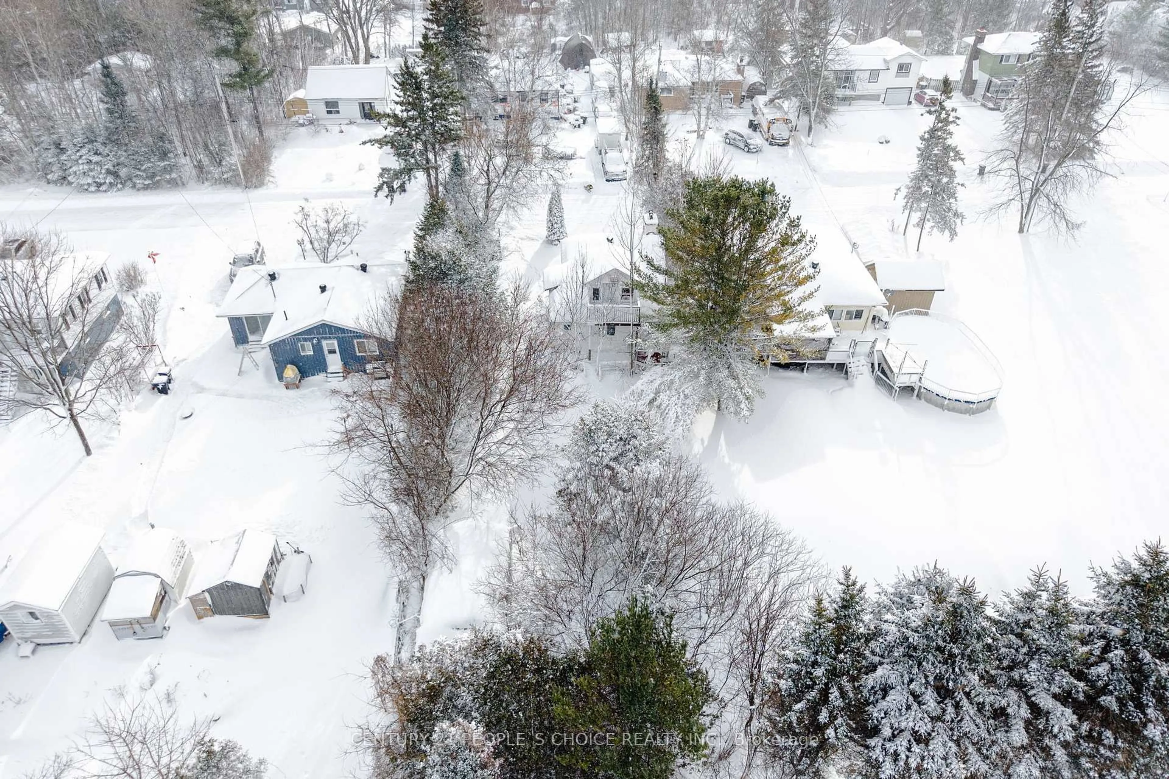 A pic from outside/outdoor area/front of a property/back of a property/a pic from drone, street for 250 Kingfisher Ave, Tay Ontario L0K 1R0