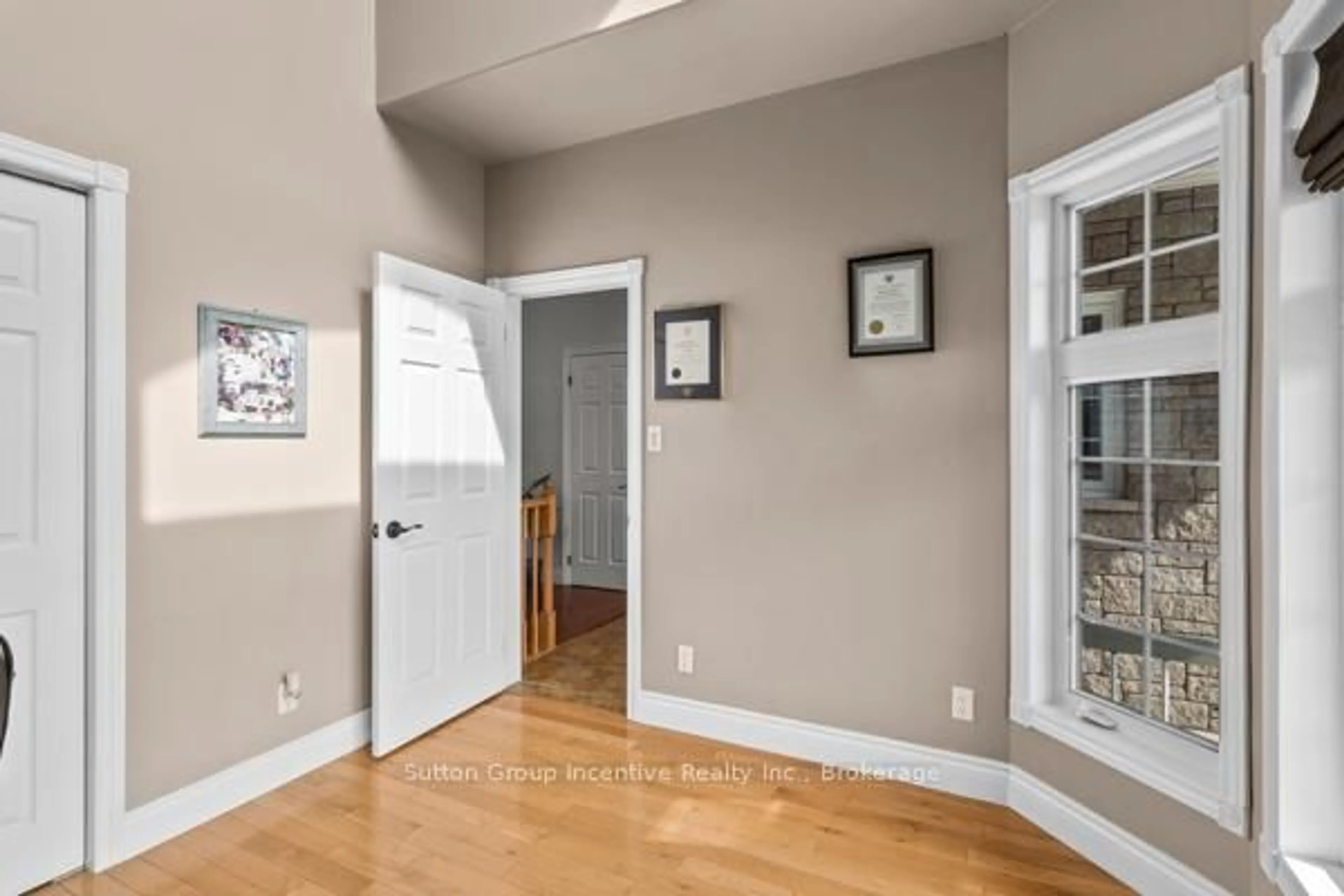 Indoor entryway for 22 Bourgeois Beach Rd, Tay Ontario L0K 2A0