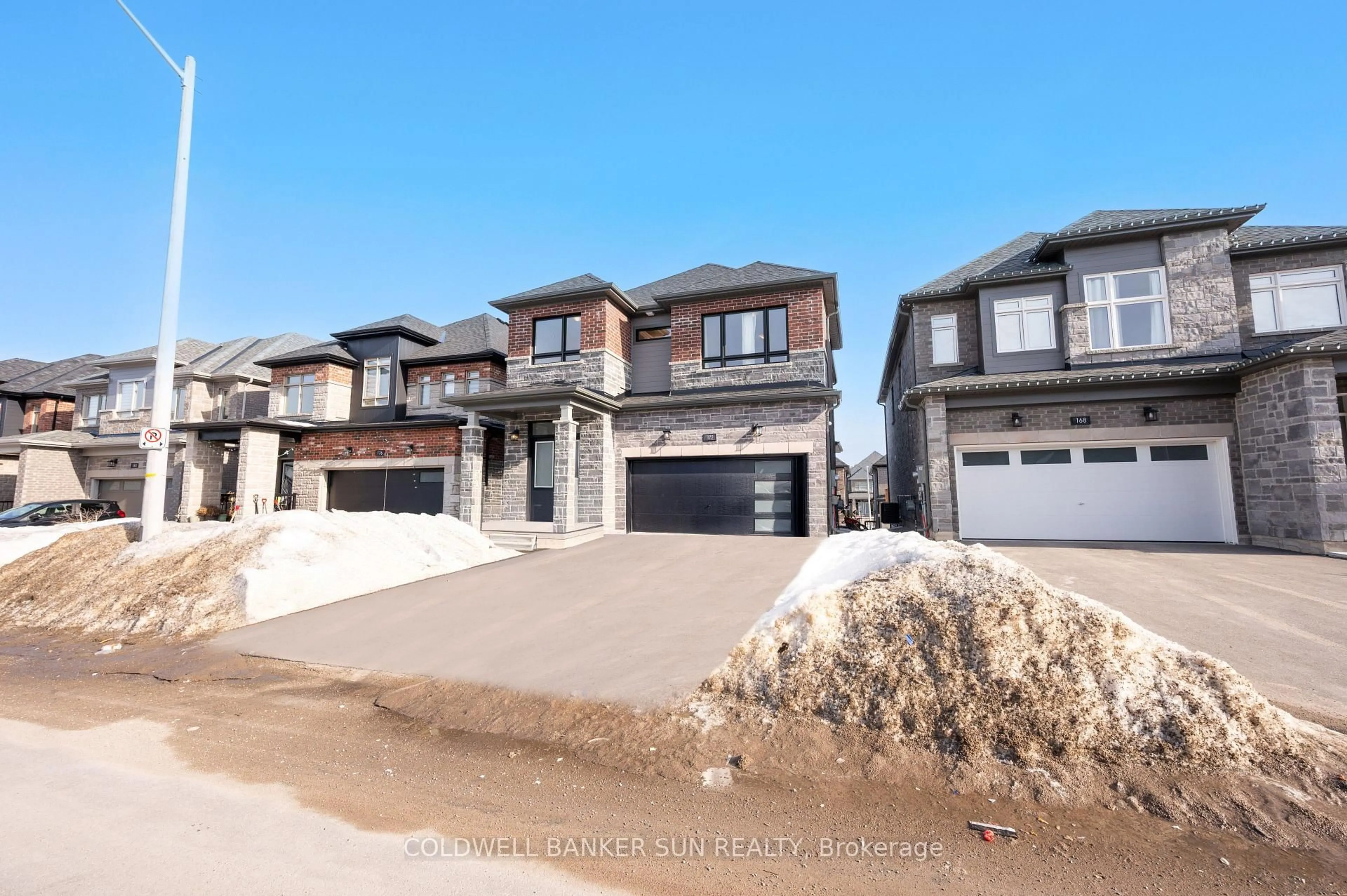 Home with brick exterior material, street for 172 FRANKLIN Tr, Barrie Ontario L9J 0J2