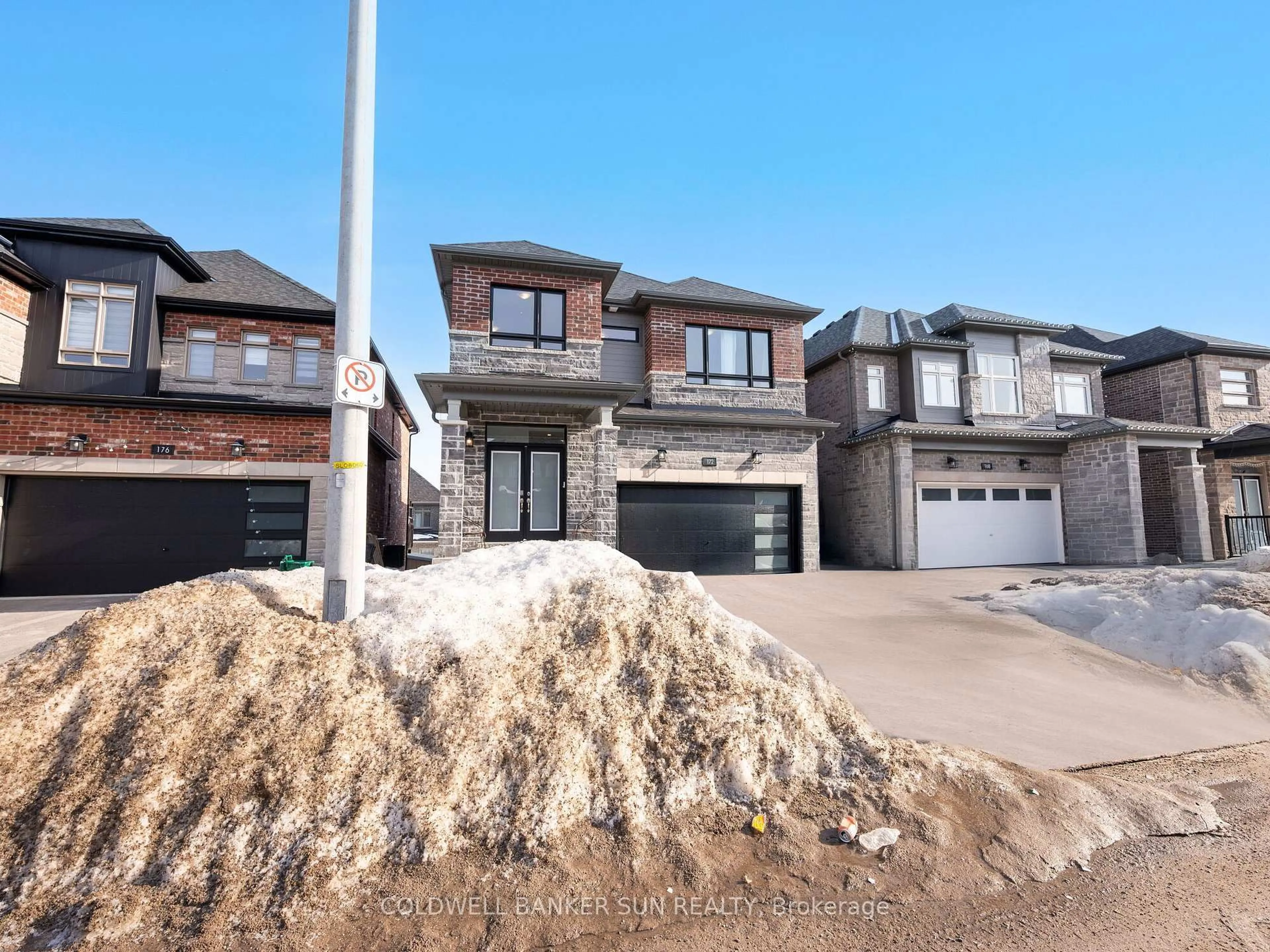 Home with brick exterior material, street for 172 FRANKLIN Tr, Barrie Ontario L9J 0J2