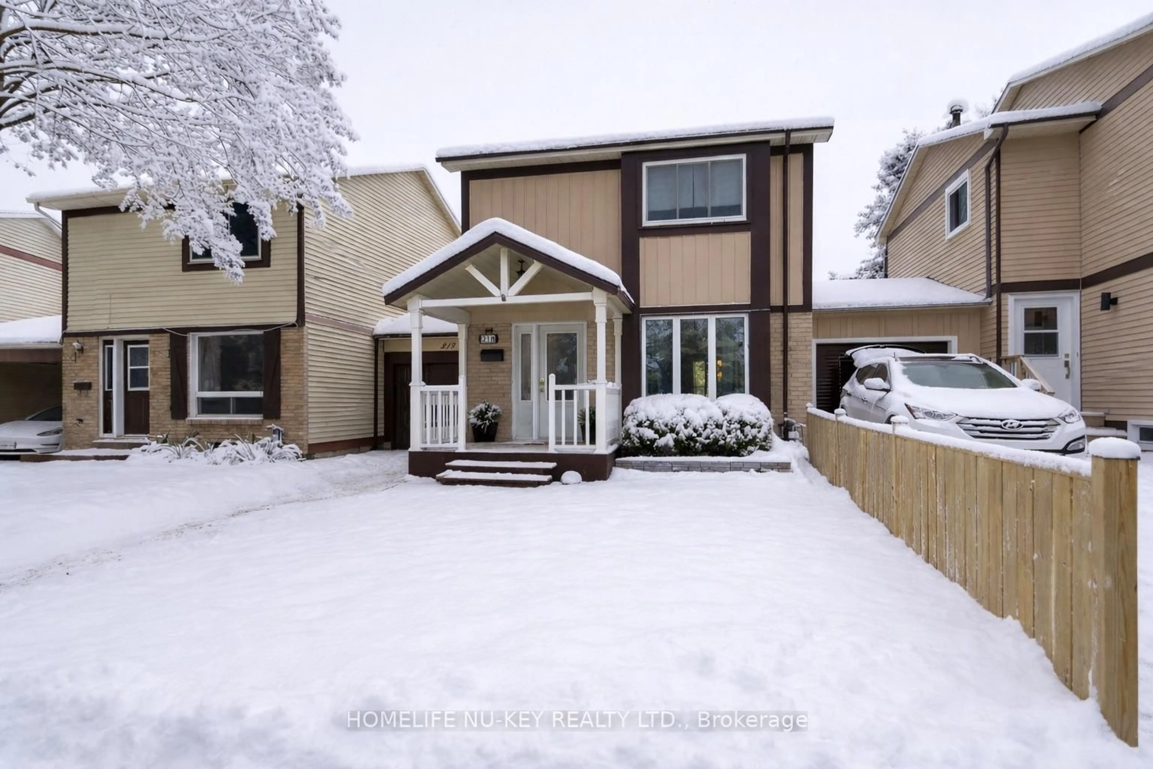 A pic from outside/outdoor area/front of a property/back of a property/a pic from drone, street for 219 Cundles Rd, Barrie Ontario L4N 4V2