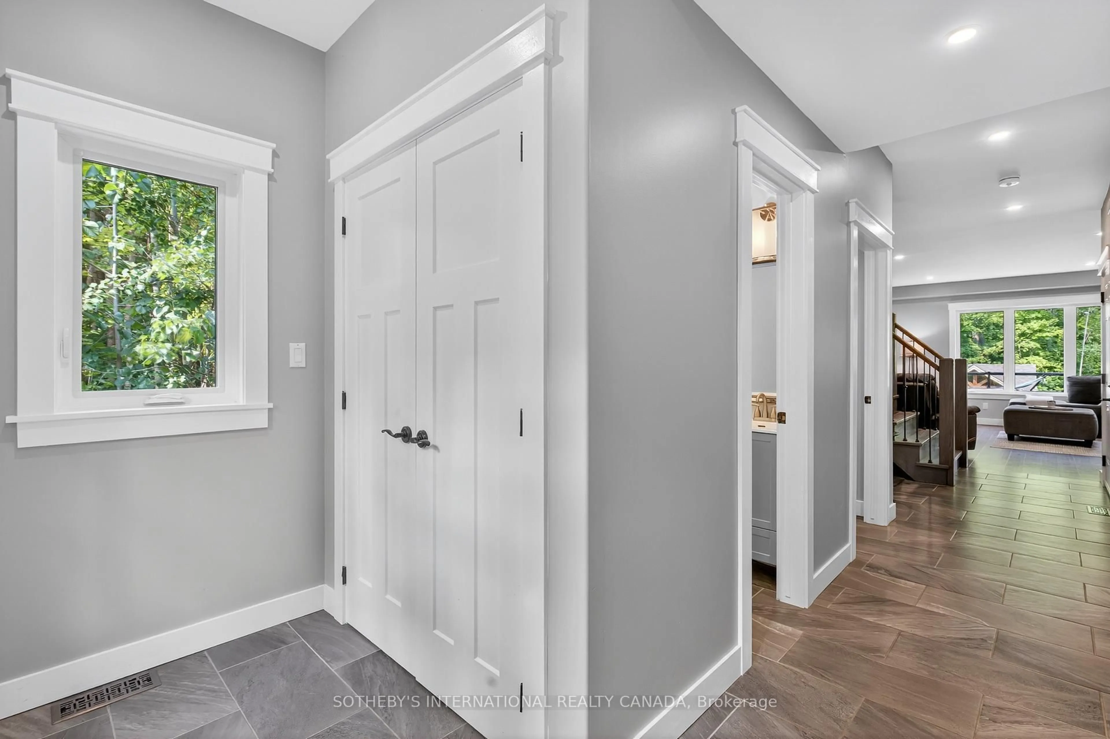 Indoor entryway for 73 Wozniak Rd, Penetanguishene Ontario L9M 1W6