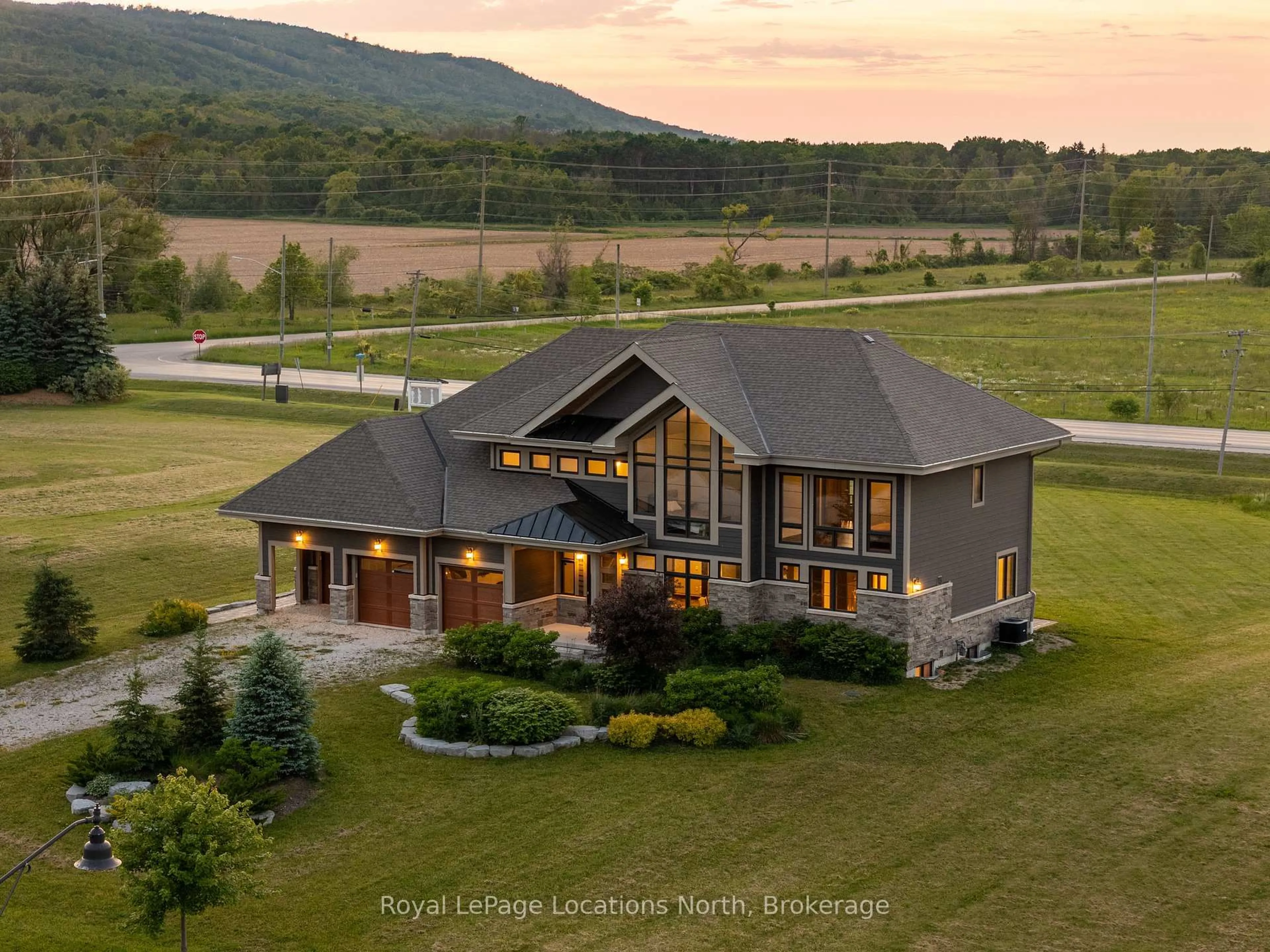 Unknown for 11 WINDROSE VALLEY Blvd, Clearview Ontario L9Y 0K2