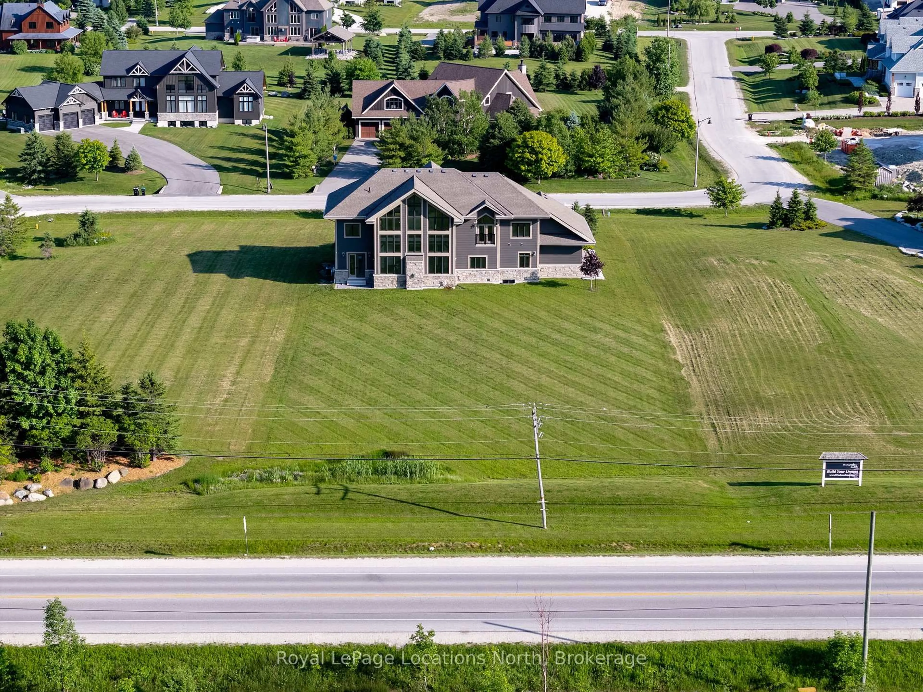 A pic from outside/outdoor area/front of a property/back of a property/a pic from drone, street for 11 WINDROSE VALLEY Blvd, Clearview Ontario L9Y 0K2