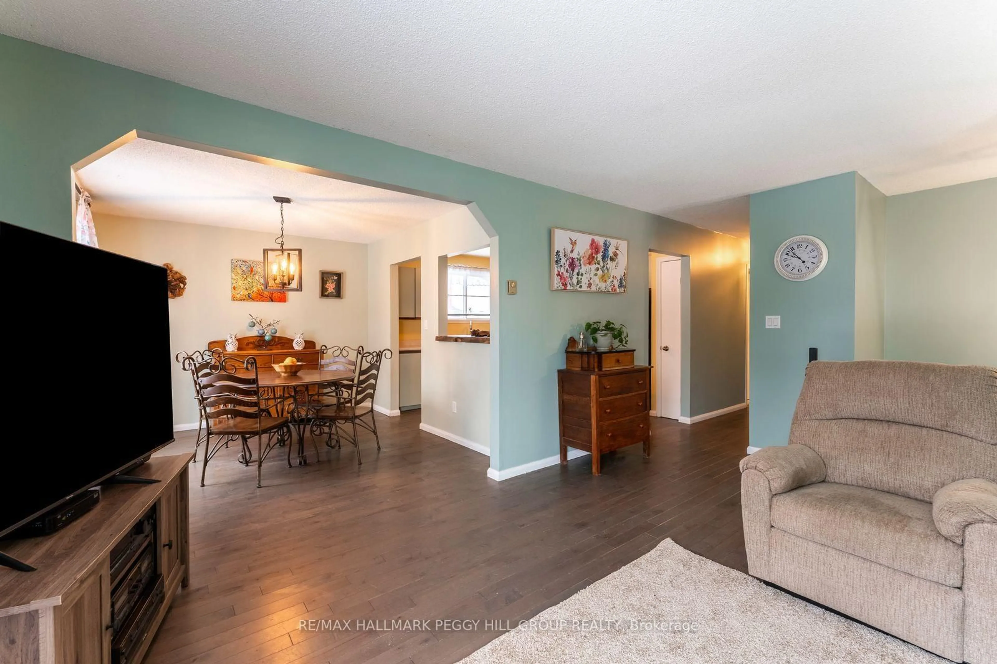 Living room with furniture, unknown for 112 Borland St, Orillia Ontario L3V 2B7