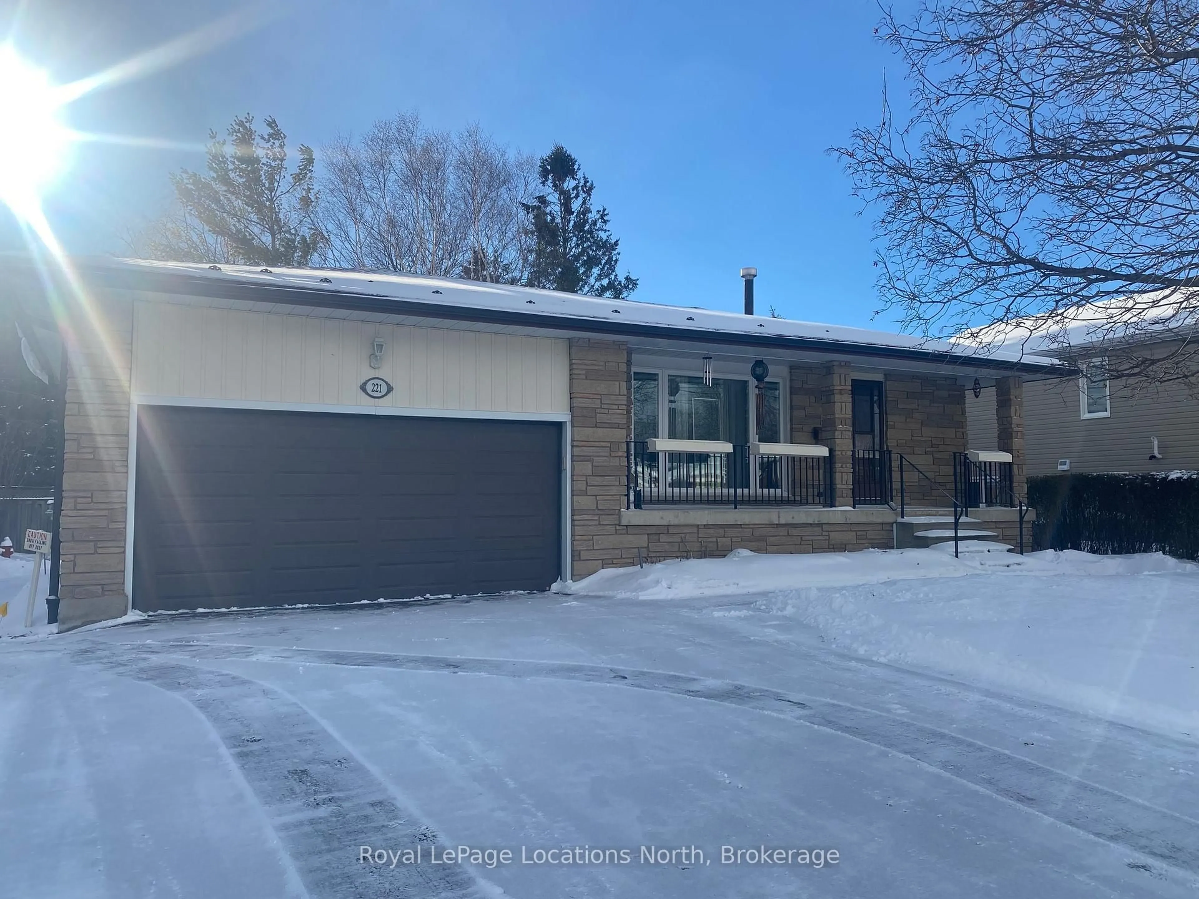 A pic from outside/outdoor area/front of a property/back of a property/a pic from drone, street for 221 John St, Clearview Ontario L0M 1S0