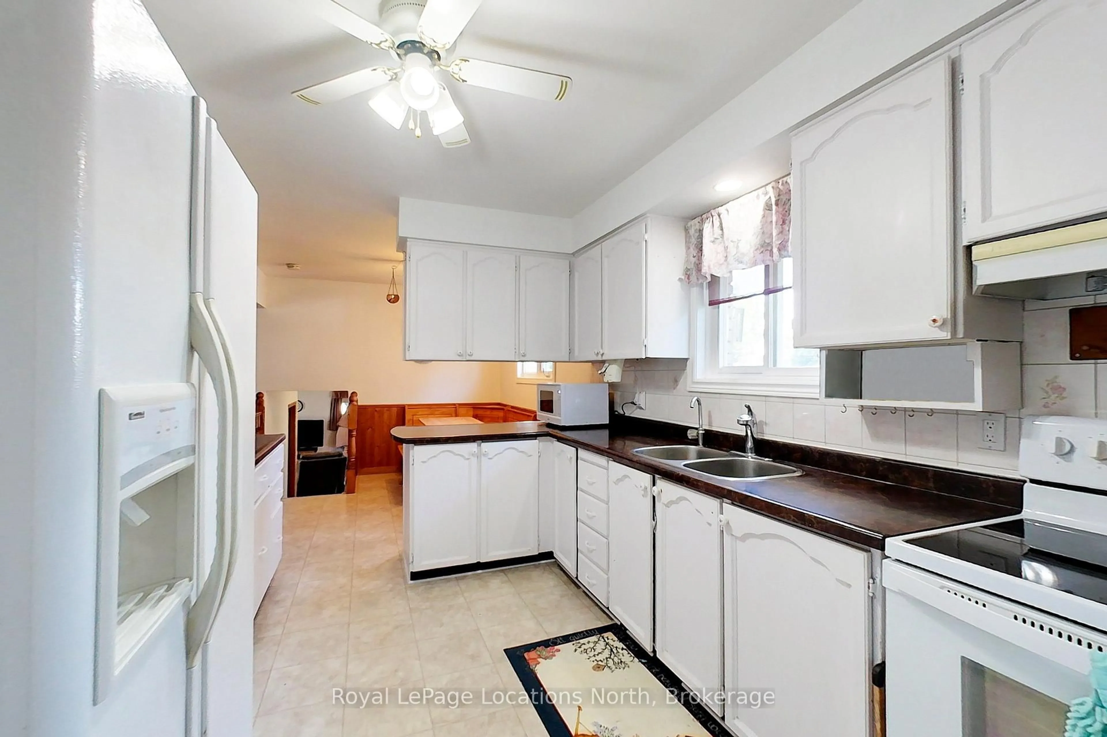 Standard kitchen, unknown for 221 John St, Clearview Ontario L0M 1S0