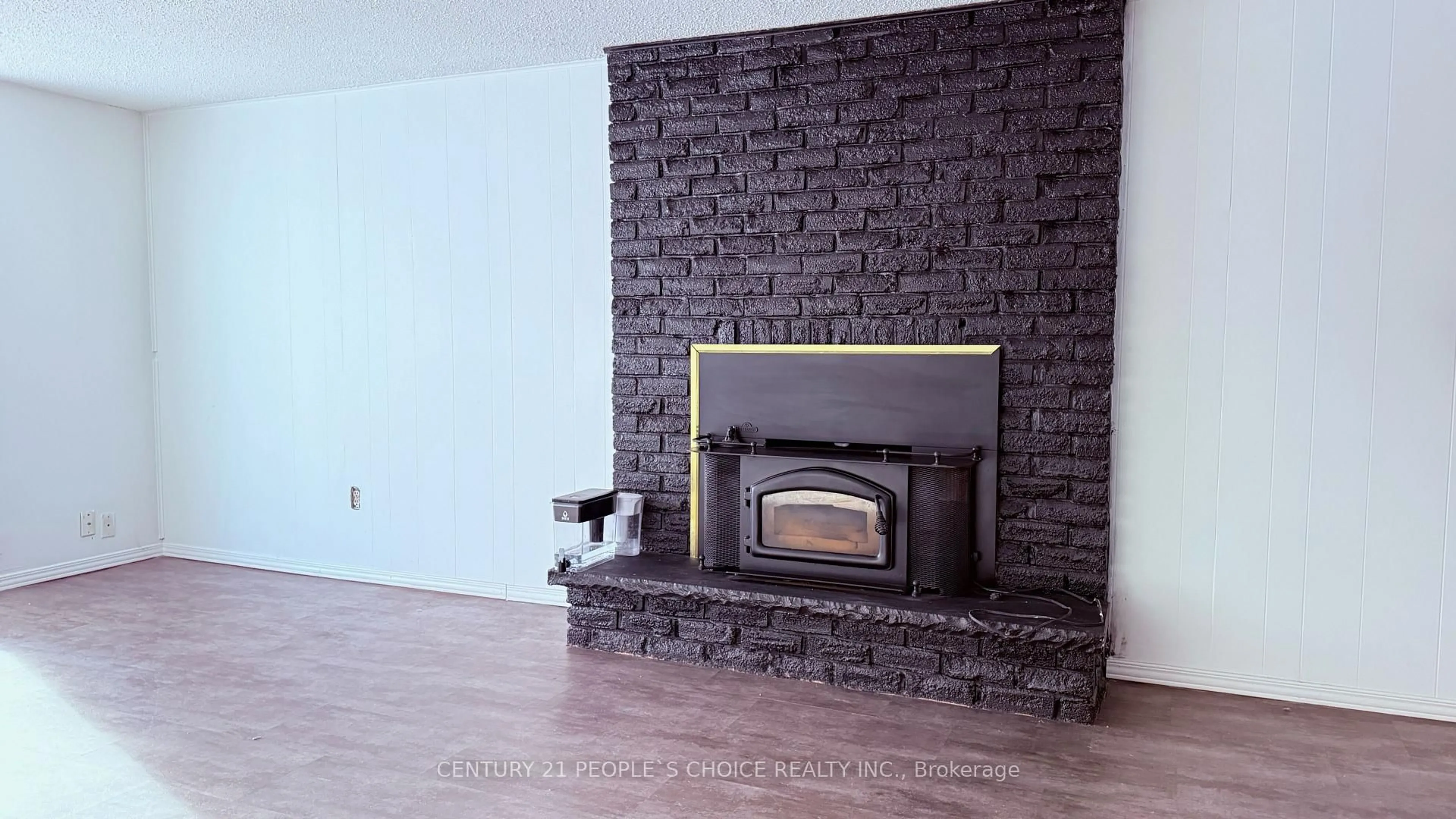 A pic of a room for 108 Kozlov St, Barrie Ontario L4N 4P9