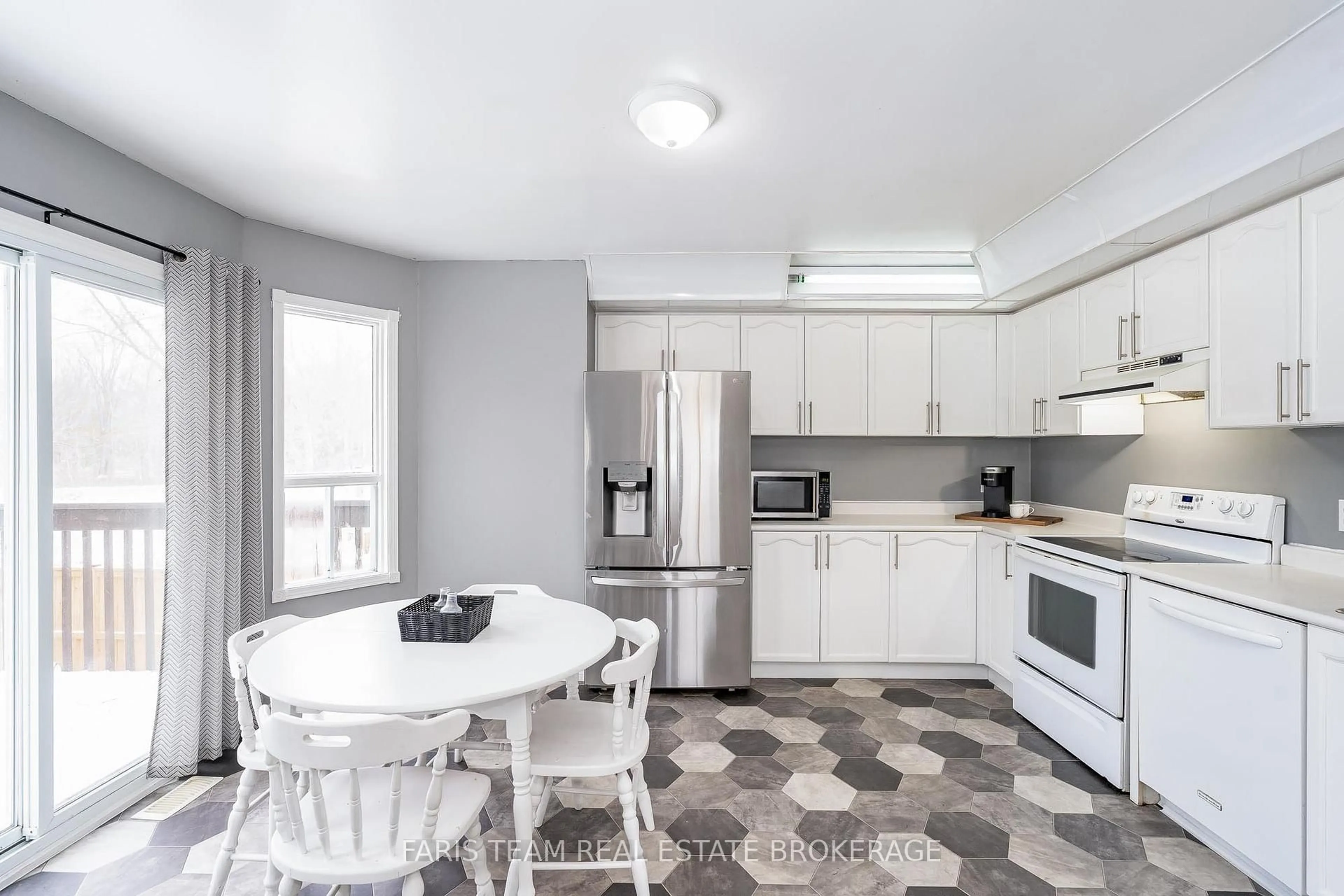 Open concept kitchen, ceramic/tile floor for 5 Harbour Cres, Wasaga Beach Ontario L9Z 1G4
