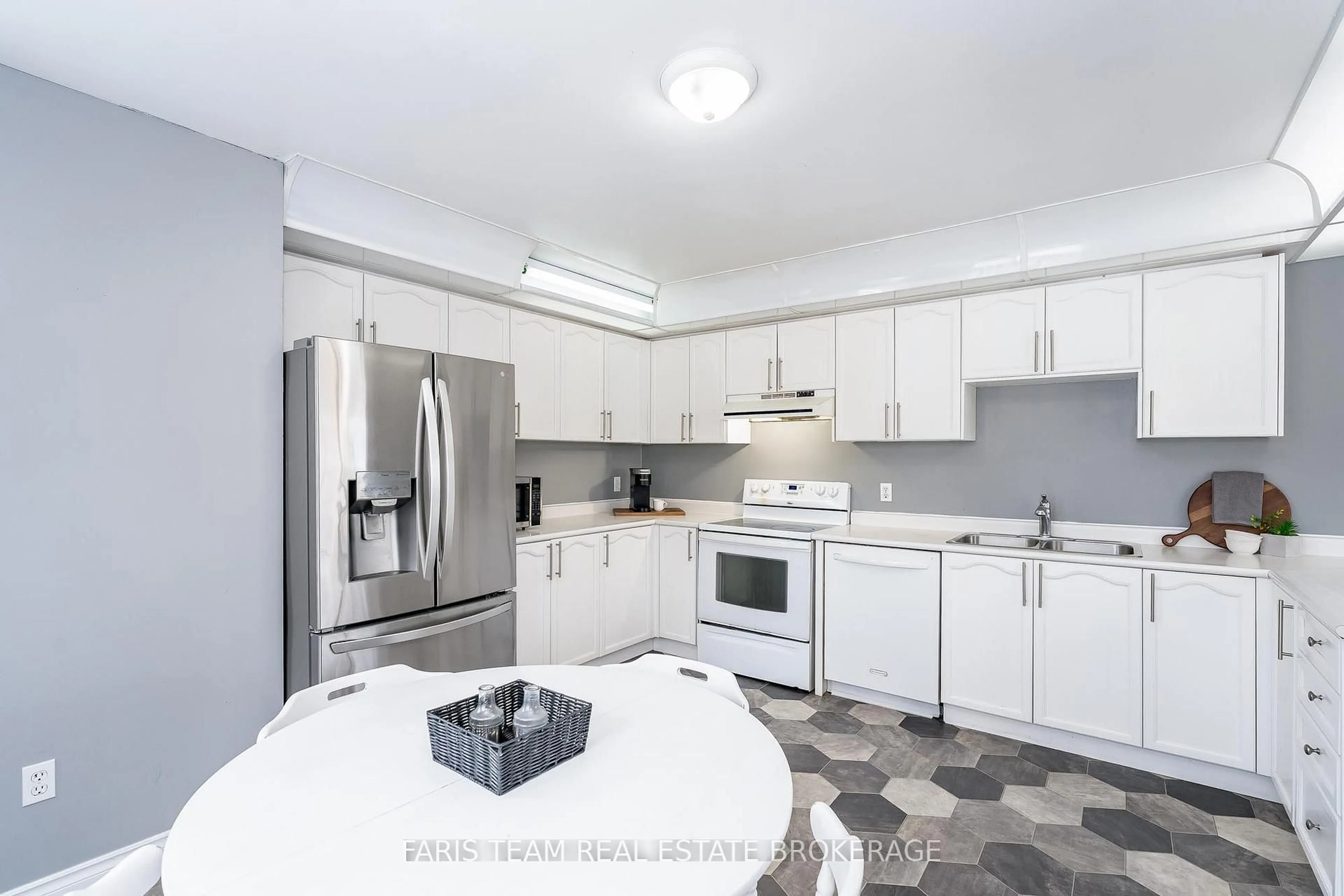 Unknown for 5 Harbour Cres, Wasaga Beach Ontario L9Z 1G4