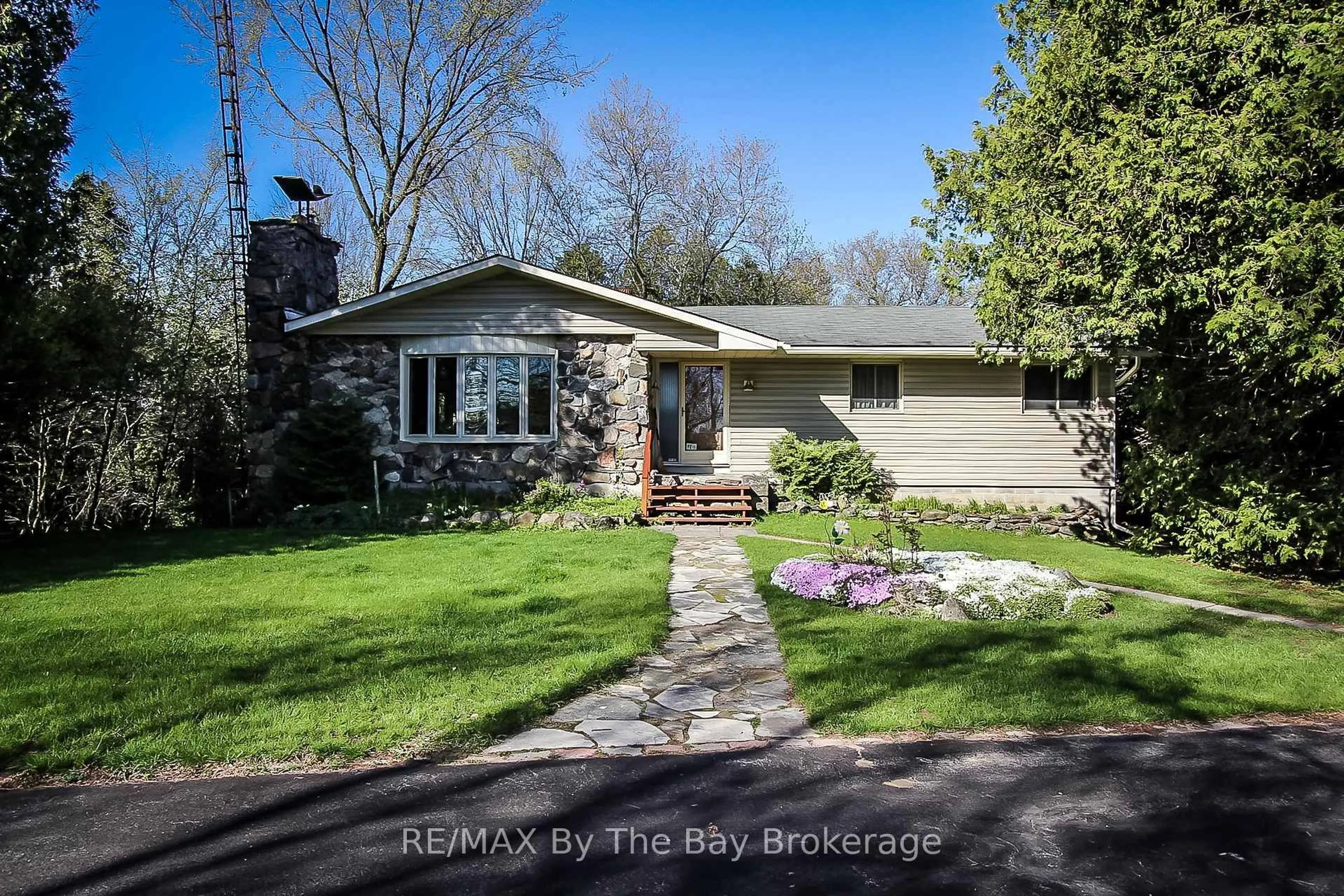 Home with brick exterior material, street for 630 SUNNIDALE Rd, Wasaga Beach Ontario L9Z 1J7