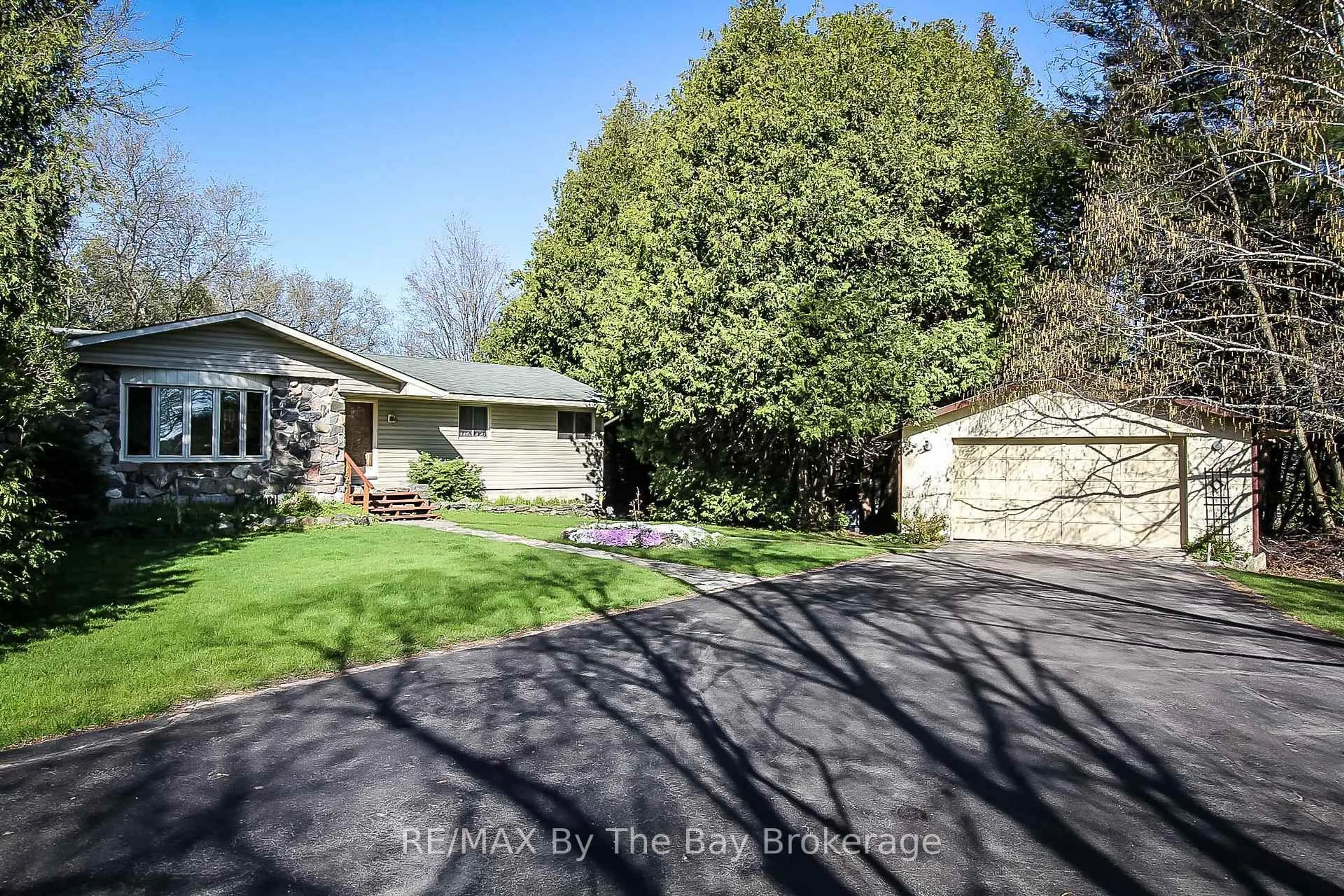 A pic from outside/outdoor area/front of a property/back of a property/a pic from drone, street for 630 SUNNIDALE Rd, Wasaga Beach Ontario L9Z 1J7