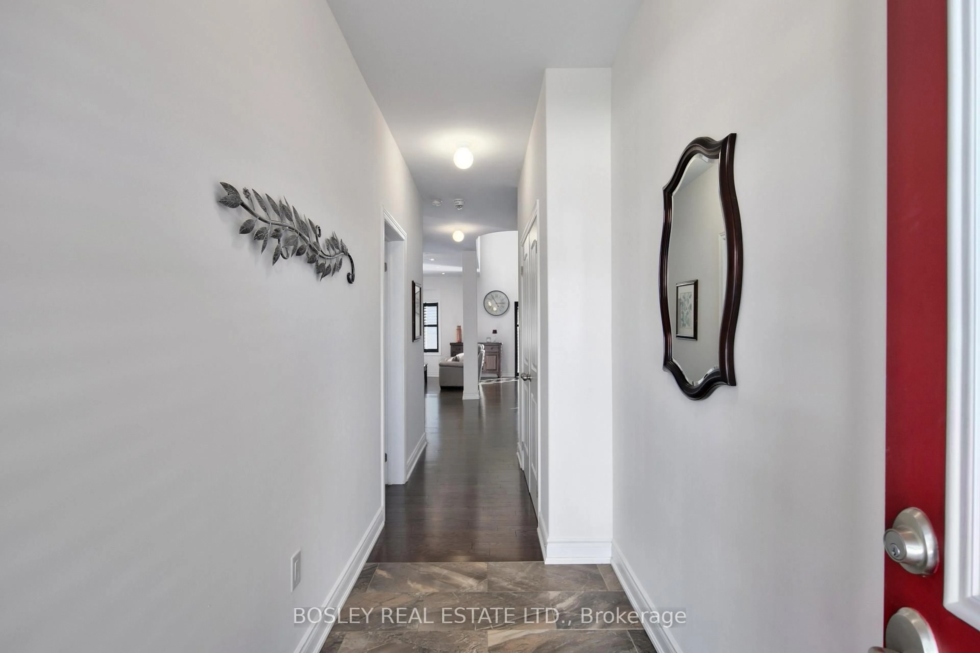 Indoor entryway for 30 Cooper St, Collingwood Ontario L9Y 0W9