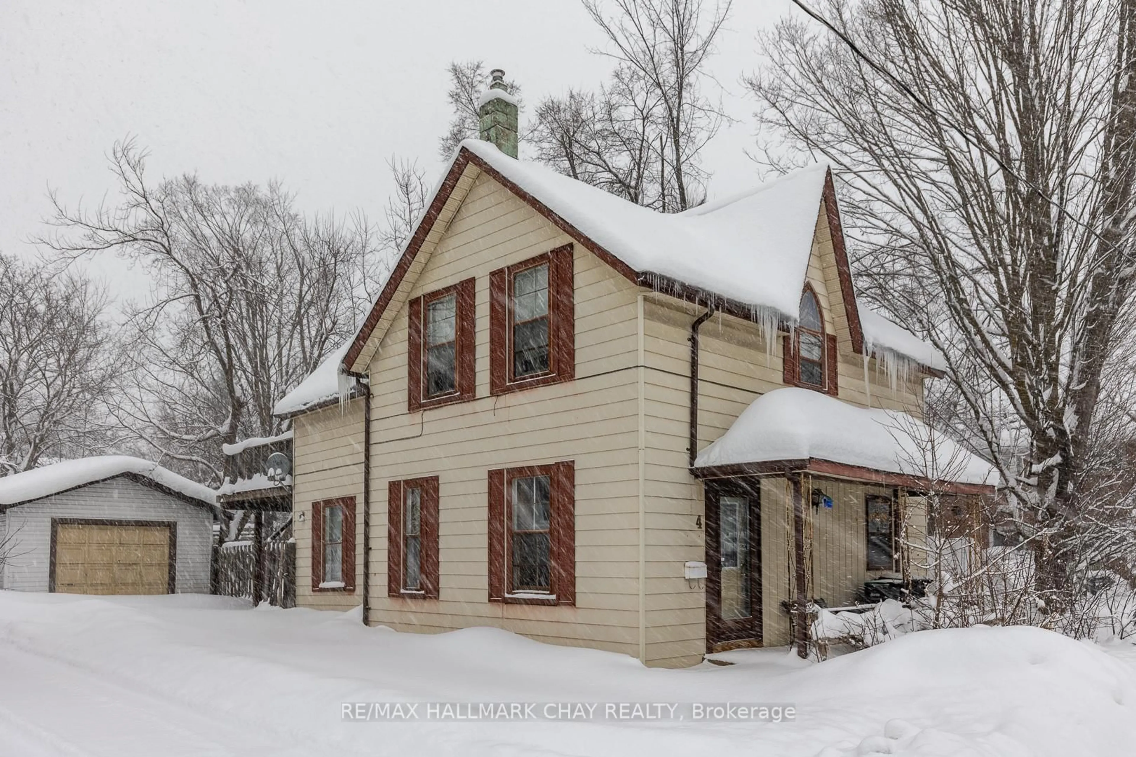 Unknown for 4 East St, Barrie Ontario L4M 2N4